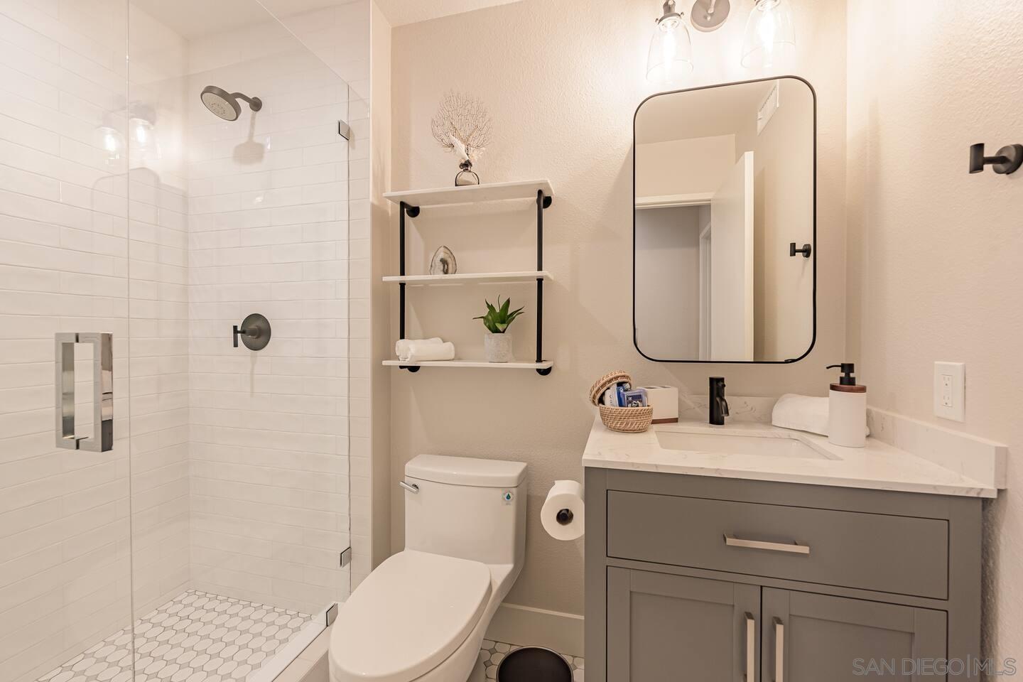 Detail Gallery Image 11 of 31 For 3691  Caminito Cielo Del Mar, San Diego,  CA 92130 - 3 Beds | 3 Baths