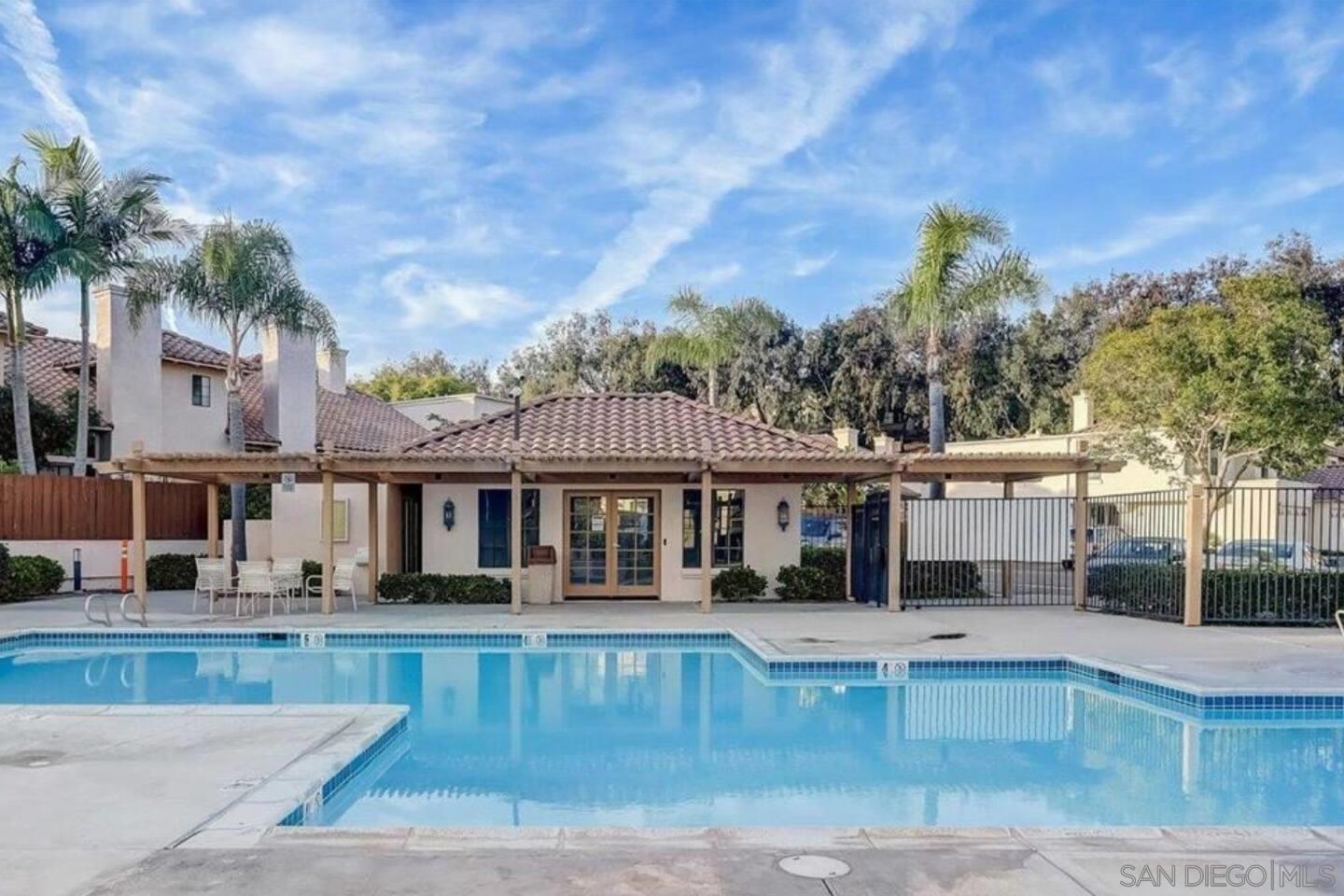 Detail Gallery Image 20 of 31 For 3691  Caminito Cielo Del Mar, San Diego,  CA 92130 - 3 Beds | 3 Baths