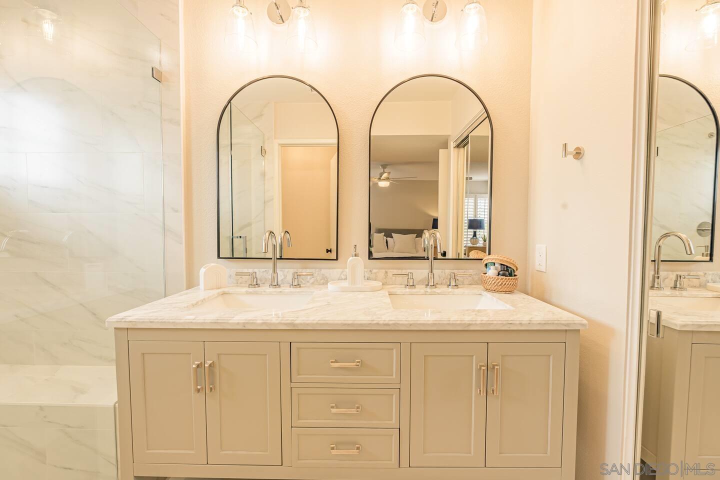 Detail Gallery Image 7 of 31 For 3691  Caminito Cielo Del Mar, San Diego,  CA 92130 - 3 Beds | 3 Baths