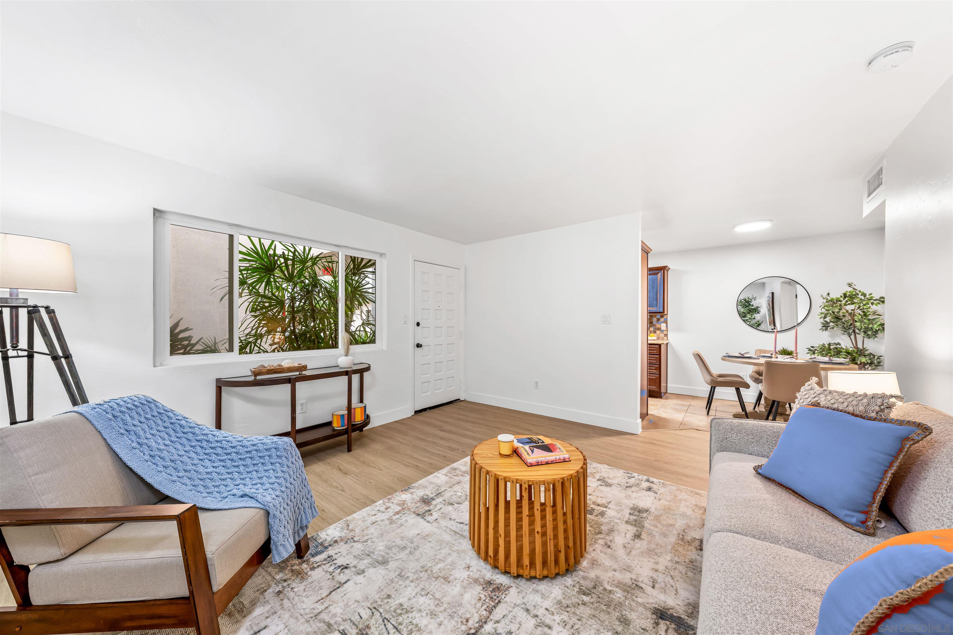 Front Image Thumbnail for SD260005352