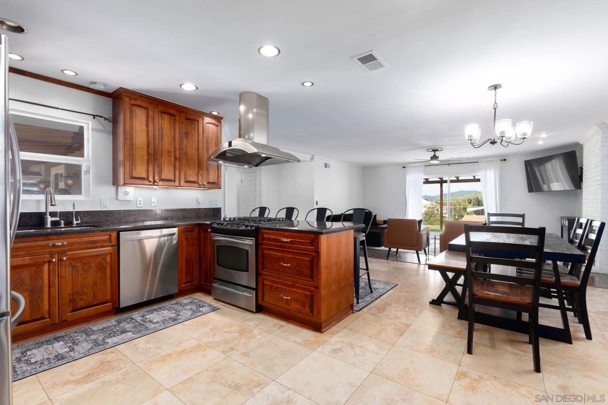 Detail Gallery Image 3 of 51 For 9722  Roe Dr, Santee,  CA 92071 - 5 Beds | 3 Baths