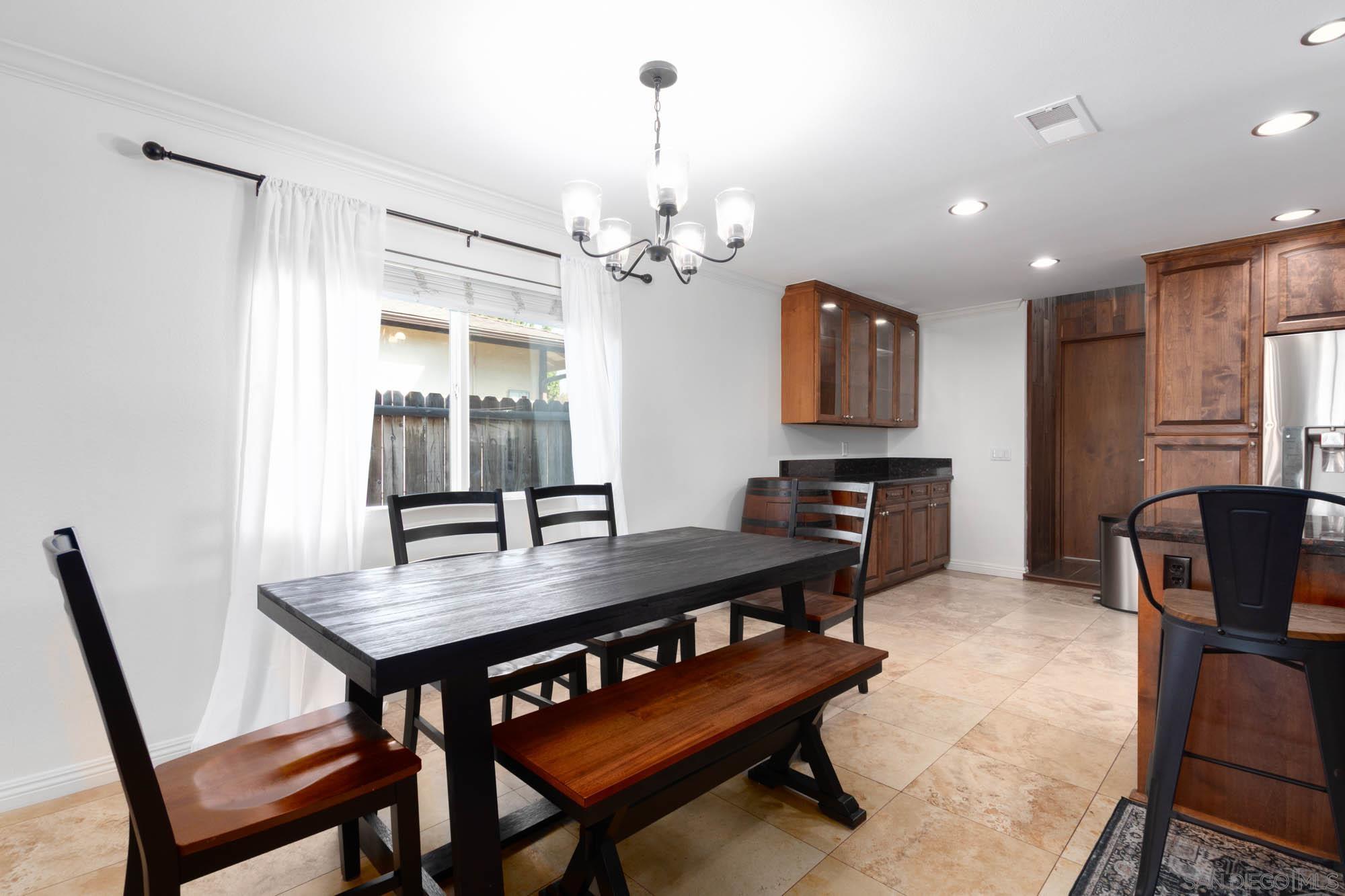 Detail Gallery Image 6 of 51 For 9722  Roe Dr, Santee,  CA 92071 - 5 Beds | 3 Baths