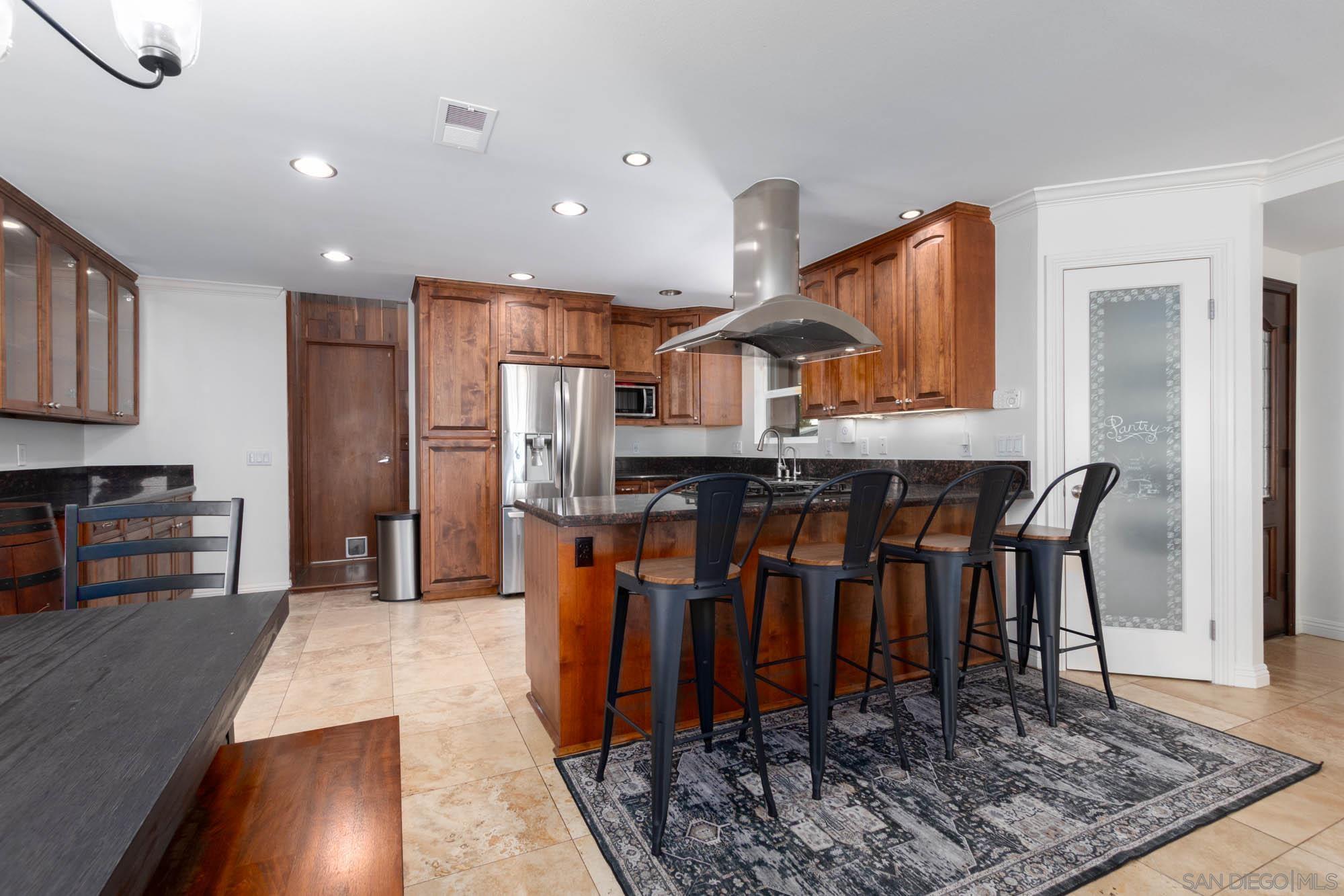 Detail Gallery Image 7 of 51 For 9722  Roe Dr, Santee,  CA 92071 - 5 Beds | 3 Baths