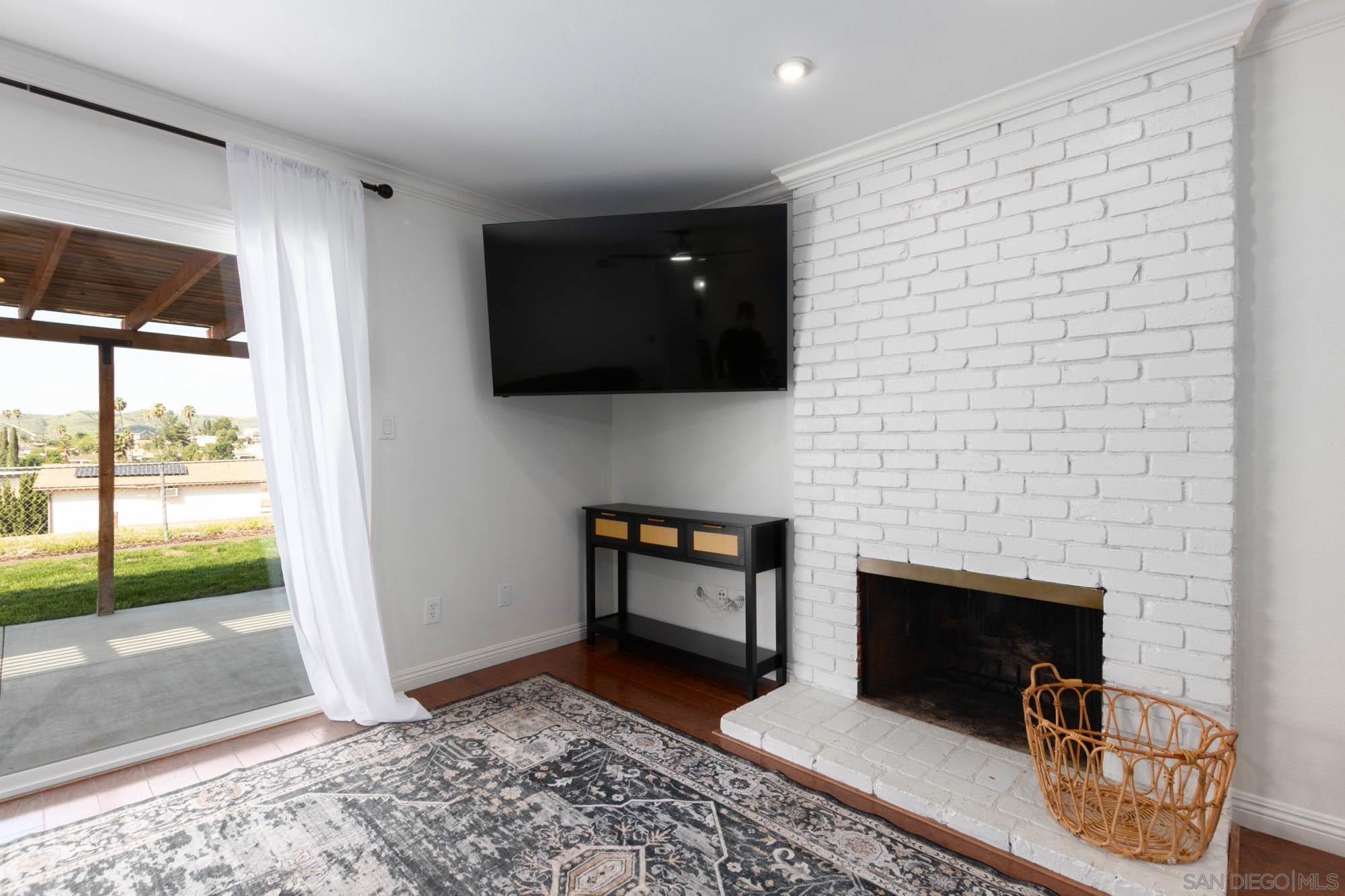 Detail Gallery Image 8 of 51 For 9722  Roe Dr, Santee,  CA 92071 - 5 Beds | 3 Baths