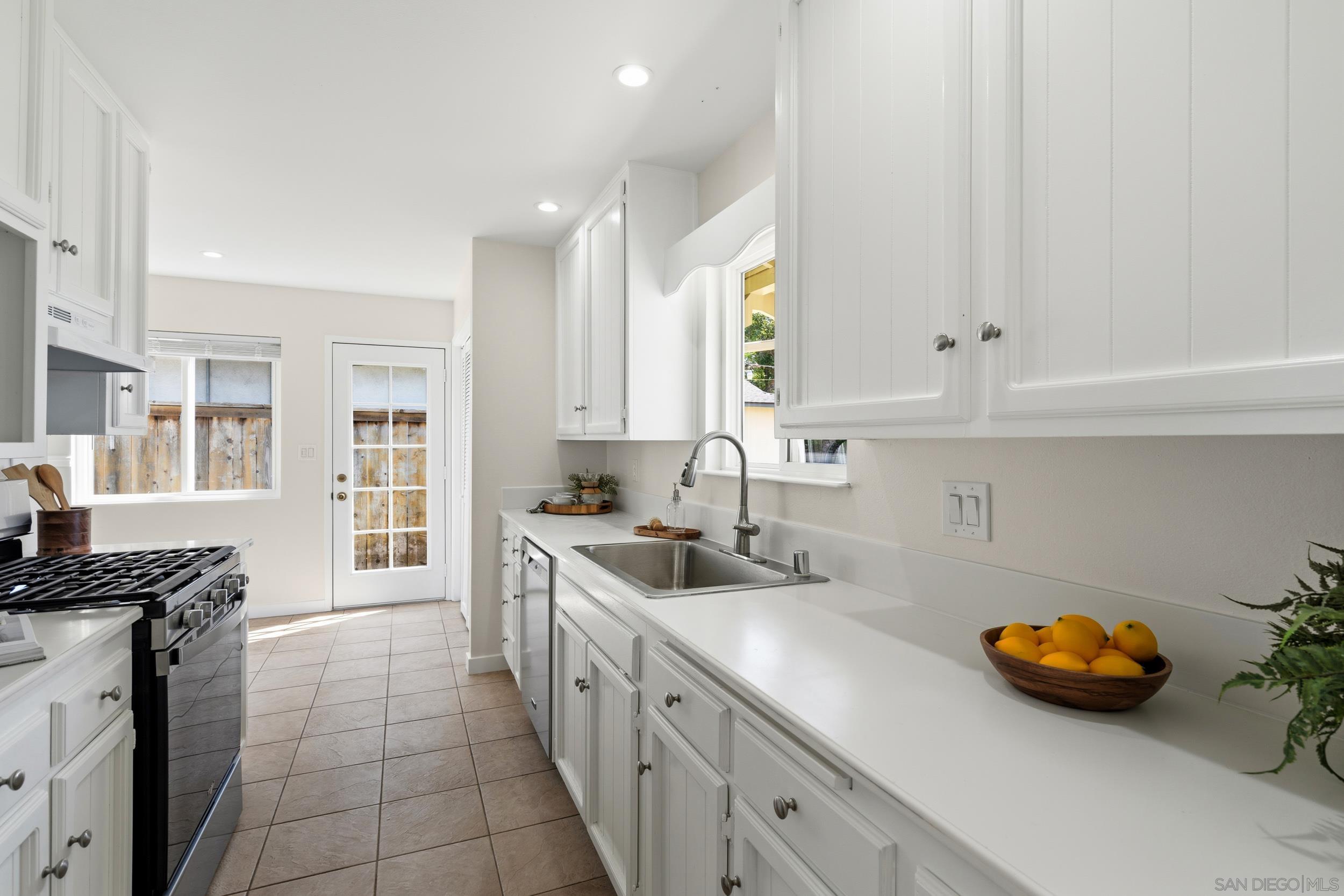 Detail Gallery Image 11 of 29 For 5354  Peyton Place, San Diego,  CA 92117 - 3 Beds | 2 Baths