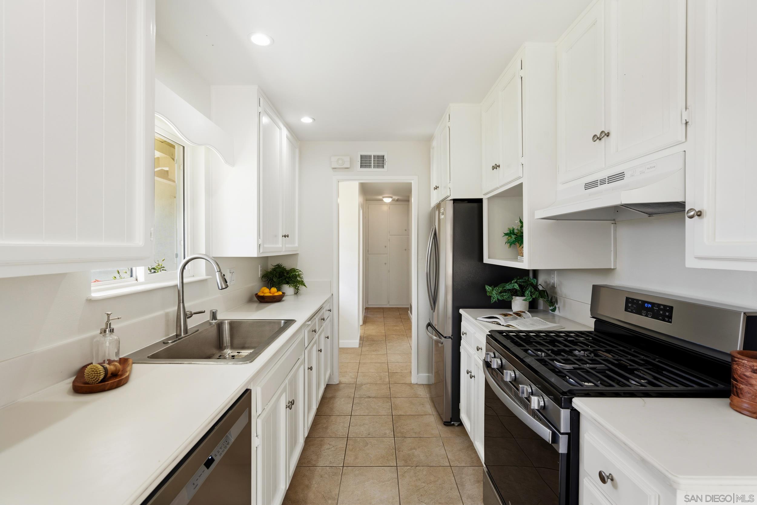 Detail Gallery Image 10 of 29 For 5354  Peyton Place, San Diego,  CA 92117 - 3 Beds | 2 Baths