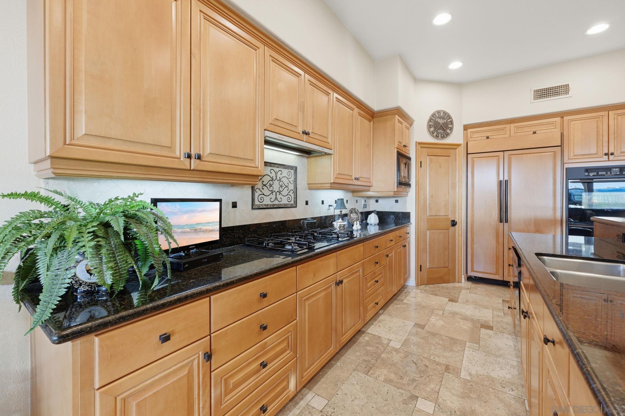 Detail Gallery Image 17 of 75 For 6277  Paseo Privado, Carlsbad,  CA 92009 - 4 Beds | 2/1 Baths