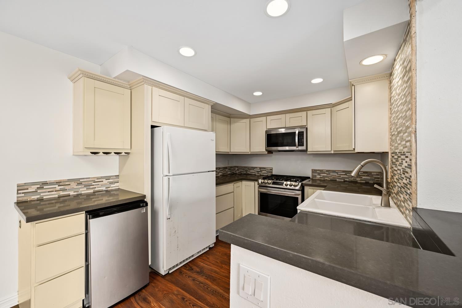 Detail Gallery Image 5 of 25 For 12237  Carmel Vista Rd  #259,  San Diego,  CA 92130 - 3 Beds | 2 Baths