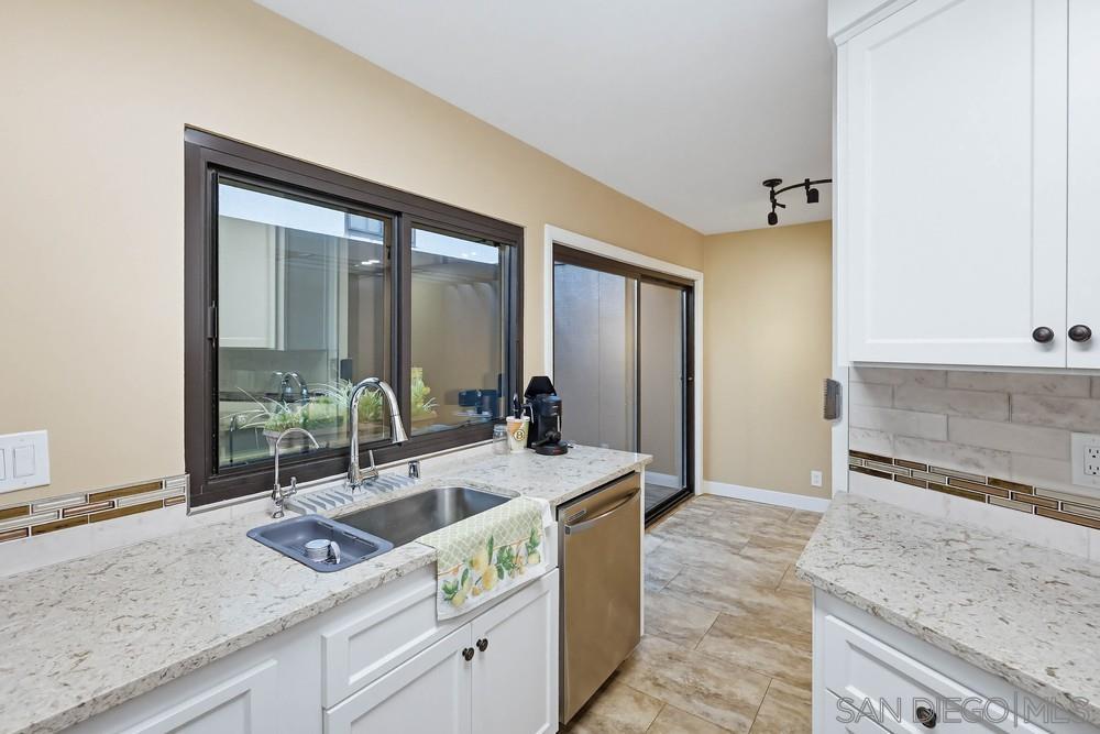 Detail Gallery Image 13 of 38 For 3910  Voltaire St, San Diego,  CA 92107 - 2 Beds | 2/1 Baths