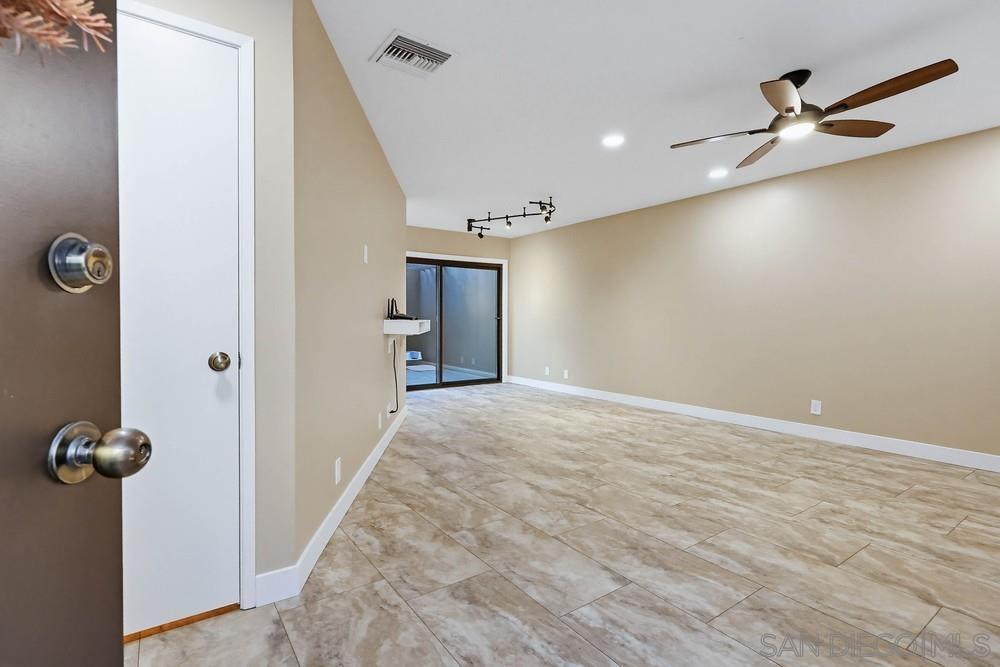 Detail Gallery Image 8 of 38 For 3910  Voltaire St, San Diego,  CA 92107 - 2 Beds | 2/1 Baths