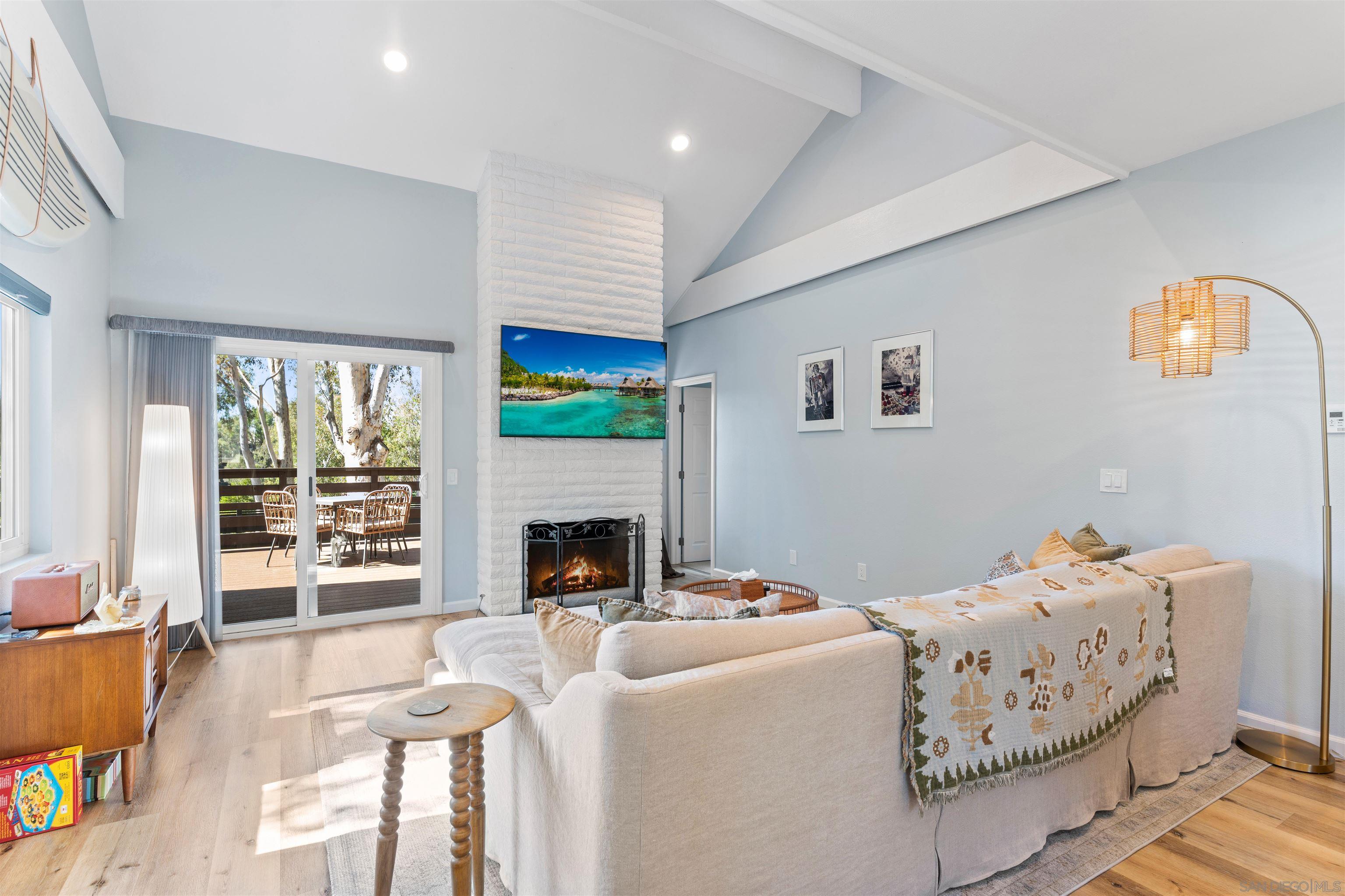 Detail Gallery Image 2 of 24 For 2038  Avenue of the Trees, Carlsbad,  CA 92008 - 3 Beds | 2 Baths