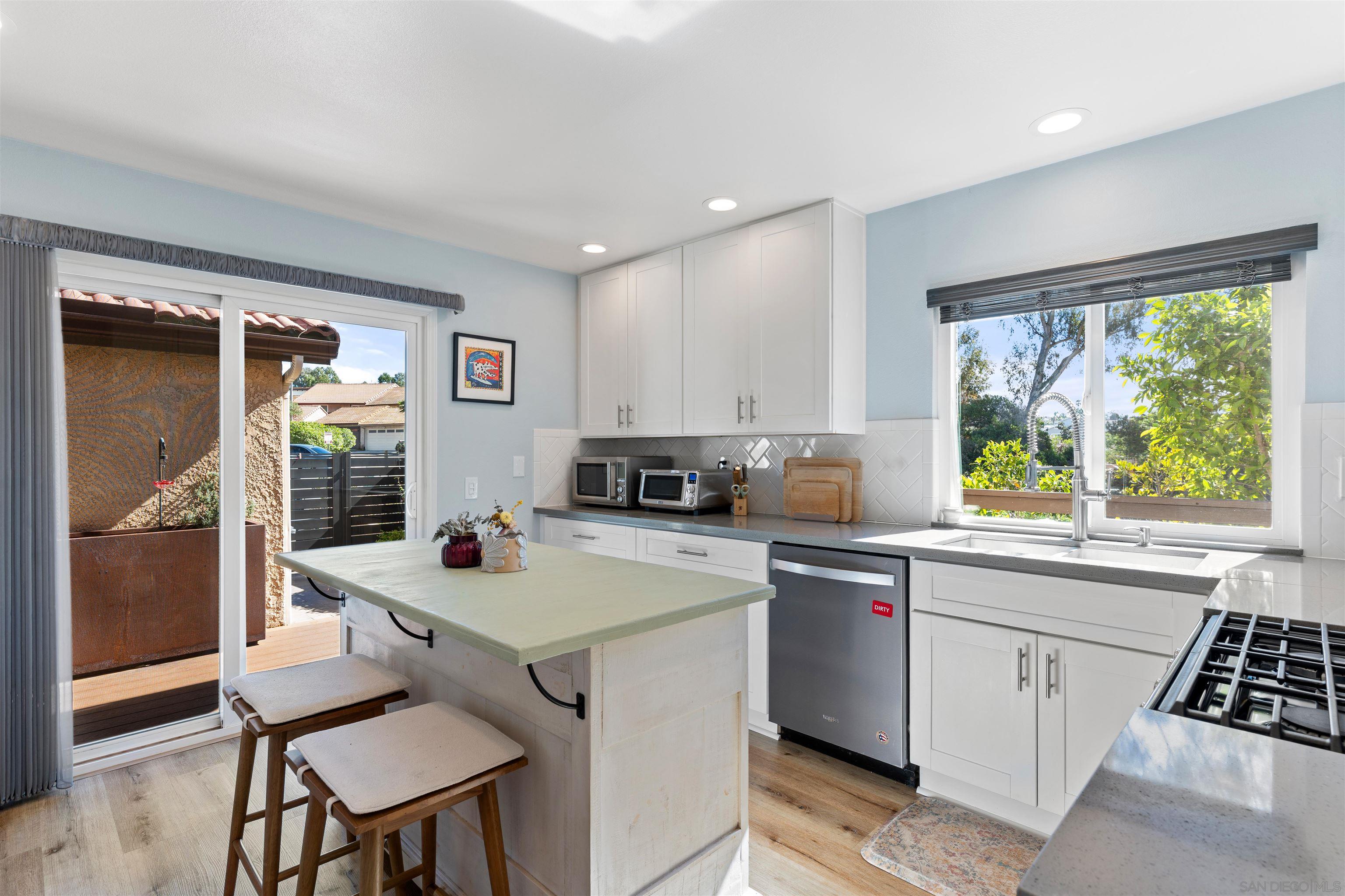 Detail Gallery Image 8 of 24 For 2038  Avenue of the Trees, Carlsbad,  CA 92008 - 3 Beds | 2 Baths