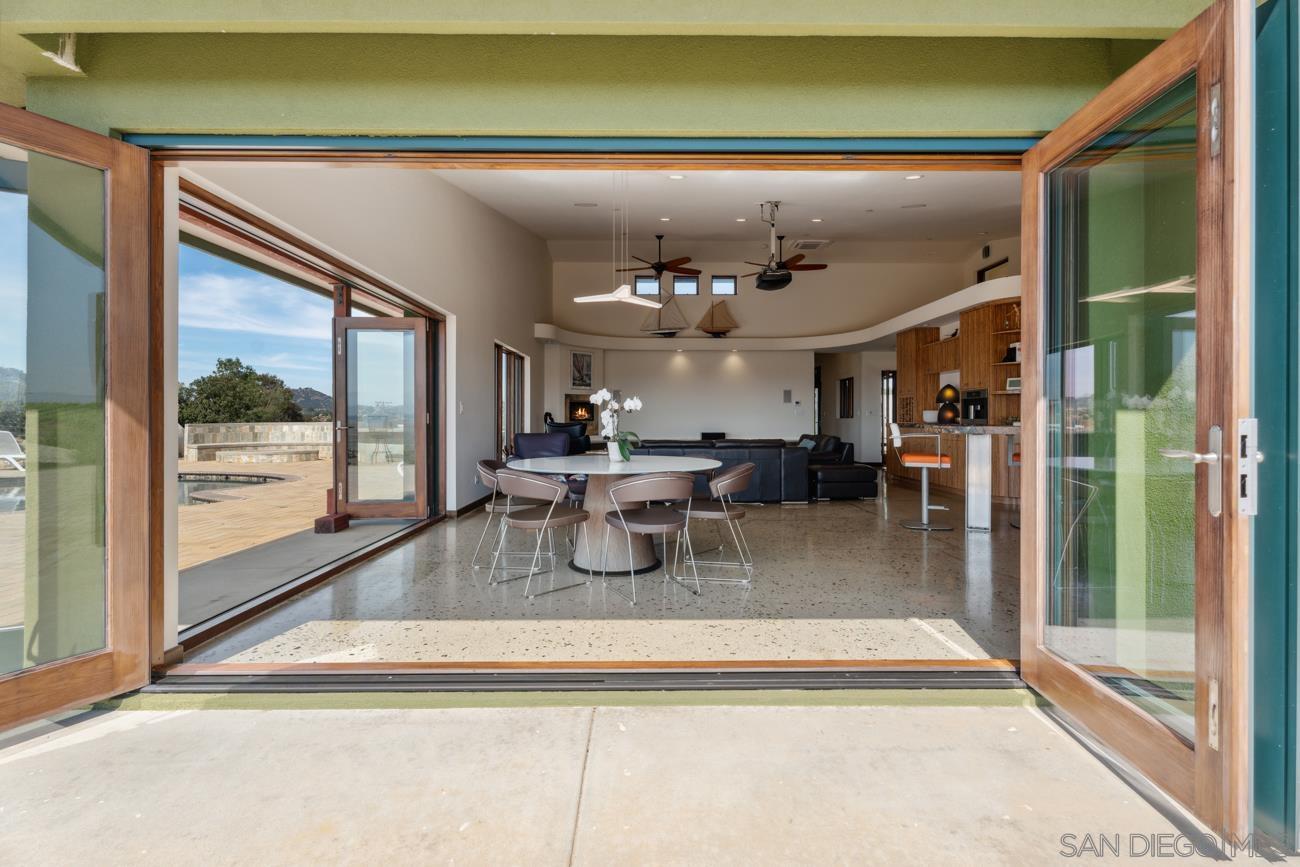 Detail Gallery Image 11 of 65 For 16996  Sky Valley Drive, Ramona,  CA 92065 - 4 Beds | 4 Baths