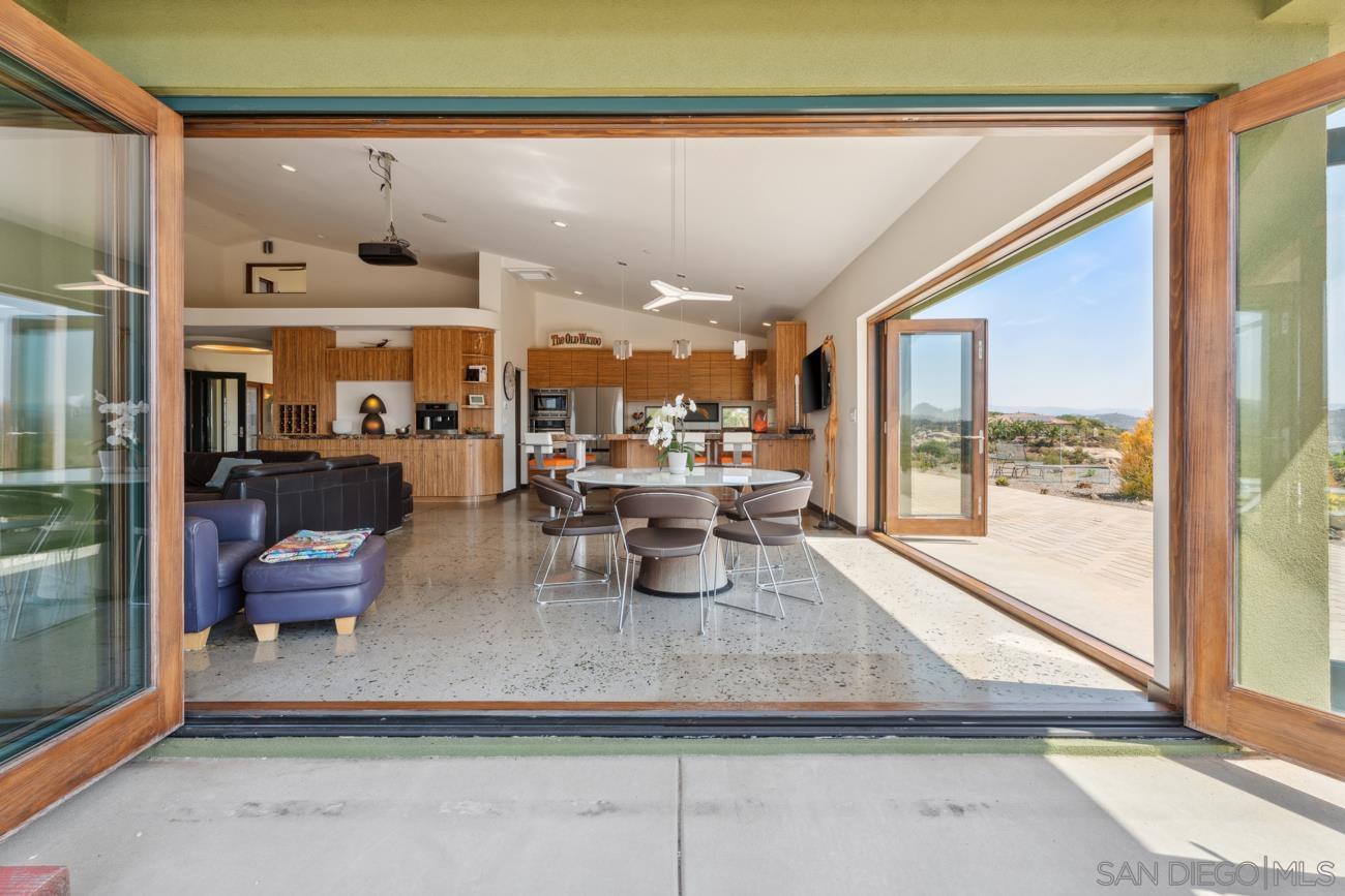 Detail Gallery Image 12 of 65 For 16996  Sky Valley Drive, Ramona,  CA 92065 - 4 Beds | 4 Baths