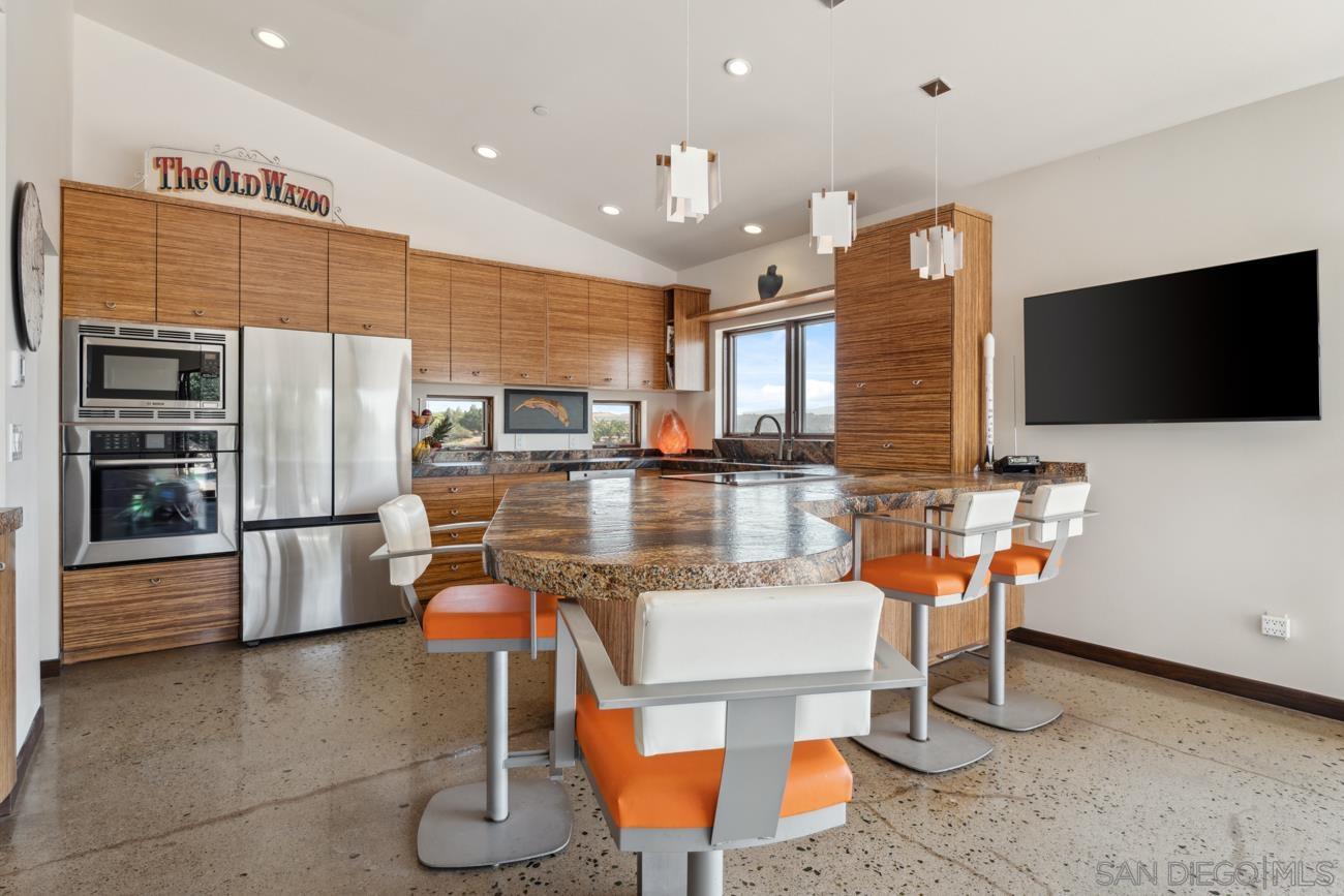 Detail Gallery Image 14 of 65 For 16996  Sky Valley Drive, Ramona,  CA 92065 - 4 Beds | 4 Baths