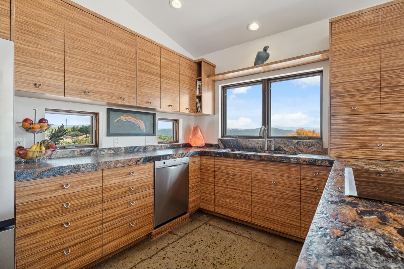 Detail Gallery Image 15 of 65 For 16996  Sky Valley Drive, Ramona,  CA 92065 - 4 Beds | 4 Baths