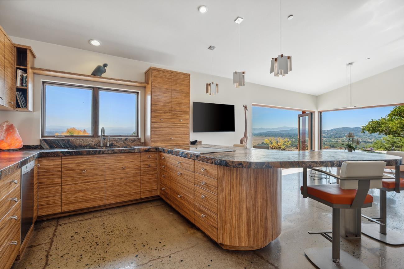 Detail Gallery Image 16 of 65 For 16996  Sky Valley Drive, Ramona,  CA 92065 - 4 Beds | 4 Baths