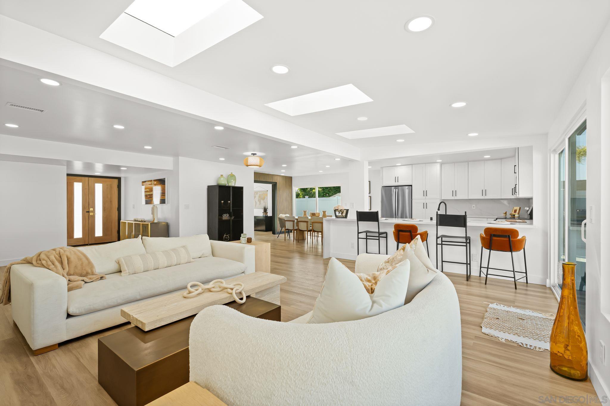 Detail Gallery Image 11 of 32 For 1110  Sea Village Dr, Cardiff By The Sea,  CA 92007 - 5 Beds | 3 Baths