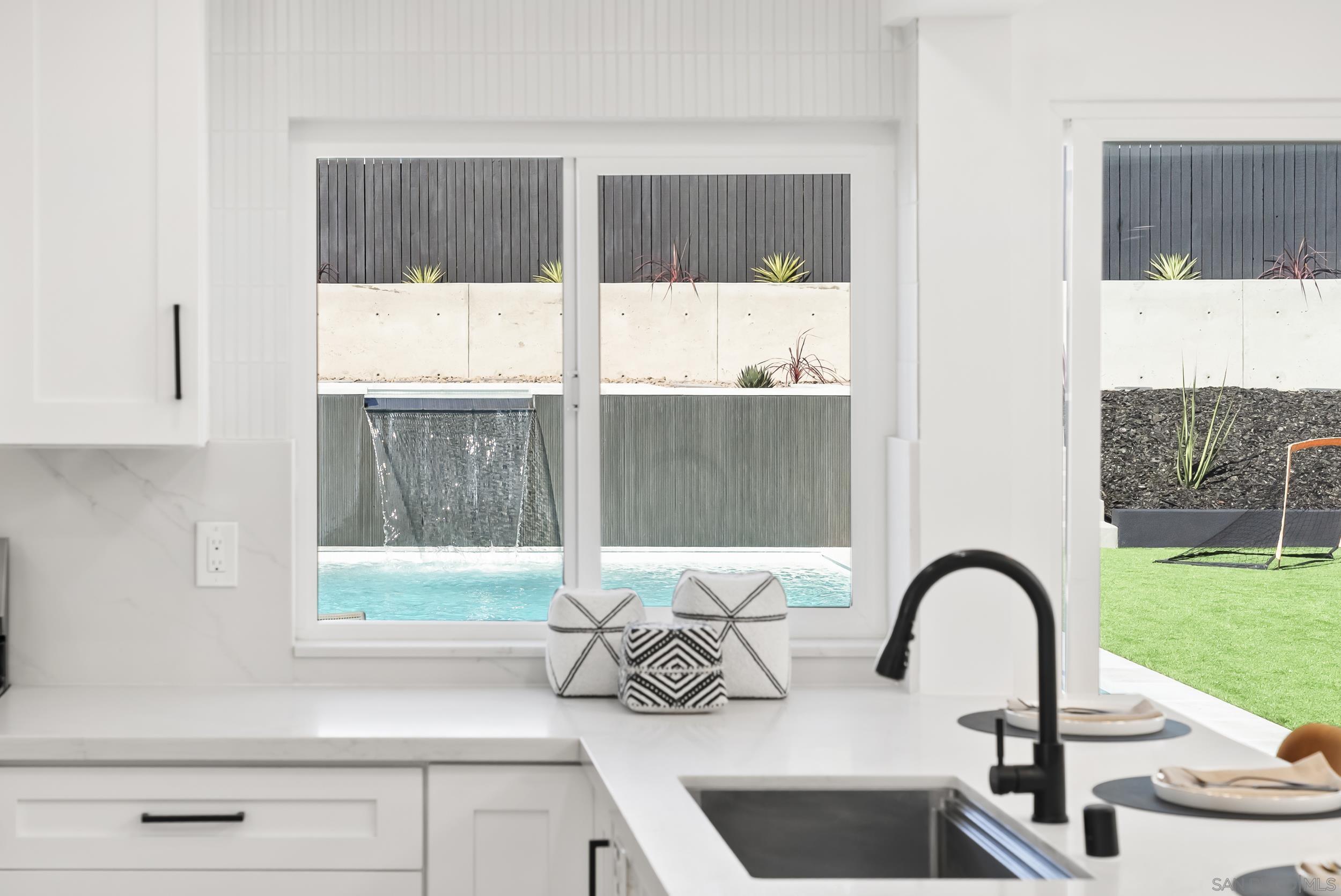 Detail Gallery Image 16 of 40 For 1110  Sea Village Dr, Cardiff By The Sea,  CA 92007 - 5 Beds | 3 Baths