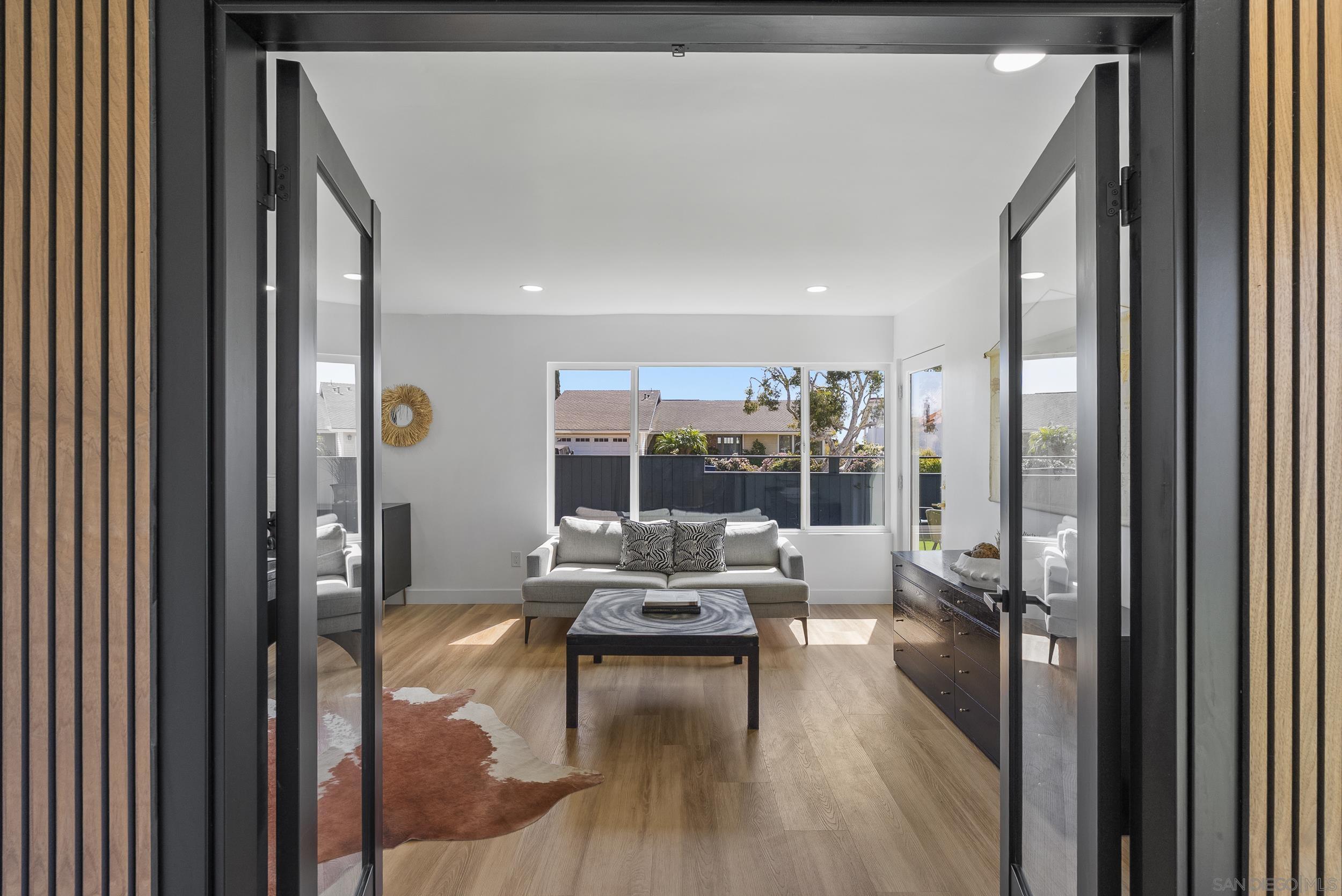 Detail Gallery Image 18 of 40 For 1110  Sea Village Dr, Cardiff By The Sea,  CA 92007 - 5 Beds | 3 Baths