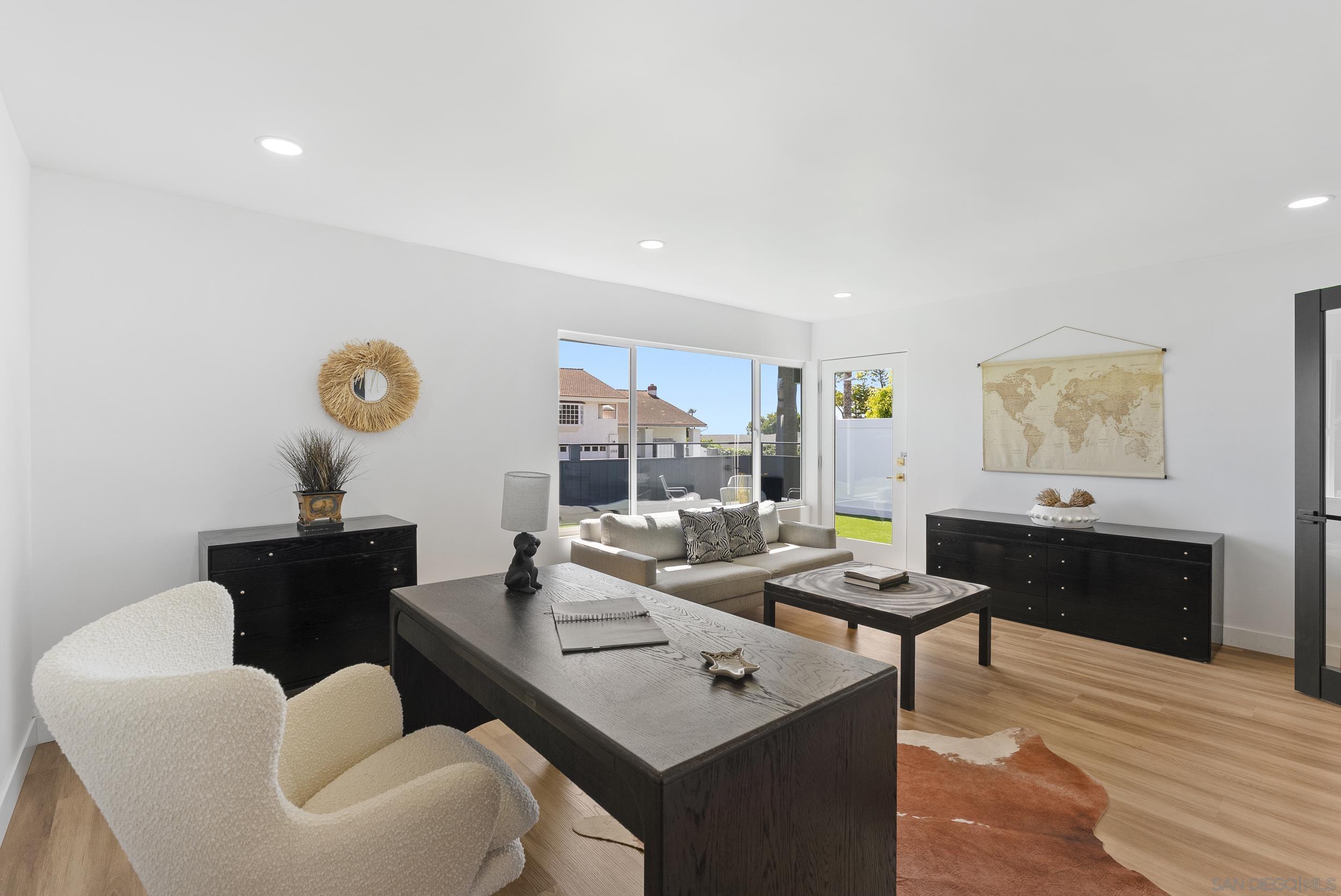 Detail Gallery Image 19 of 40 For 1110  Sea Village Dr, Cardiff By The Sea,  CA 92007 - 5 Beds | 3 Baths