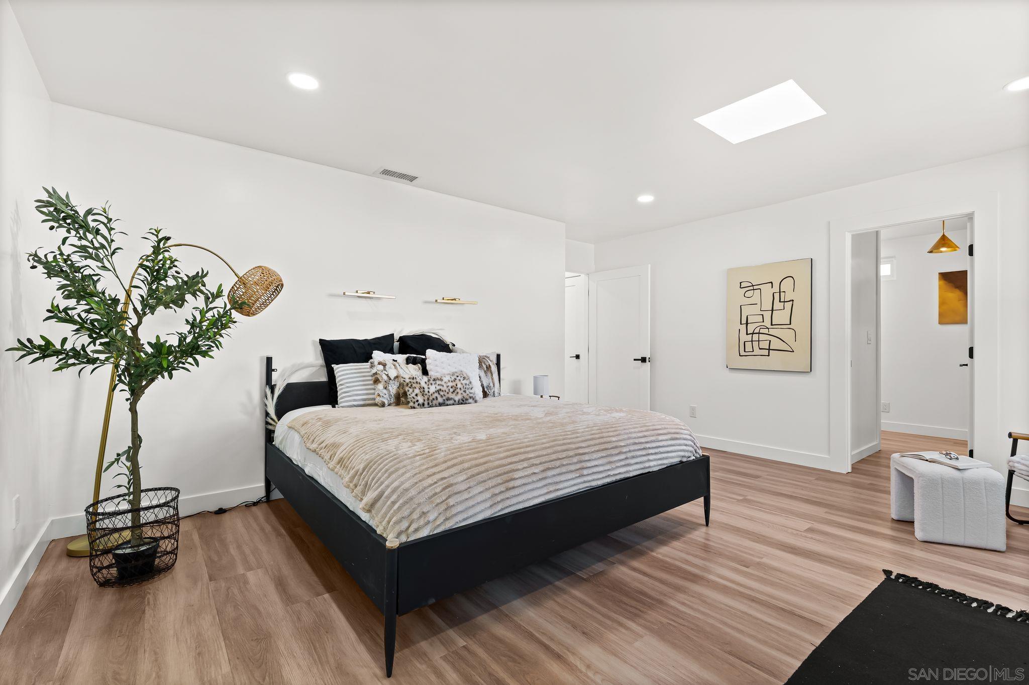 Detail Gallery Image 20 of 32 For 1110  Sea Village Dr, Cardiff By The Sea,  CA 92007 - 5 Beds | 3 Baths