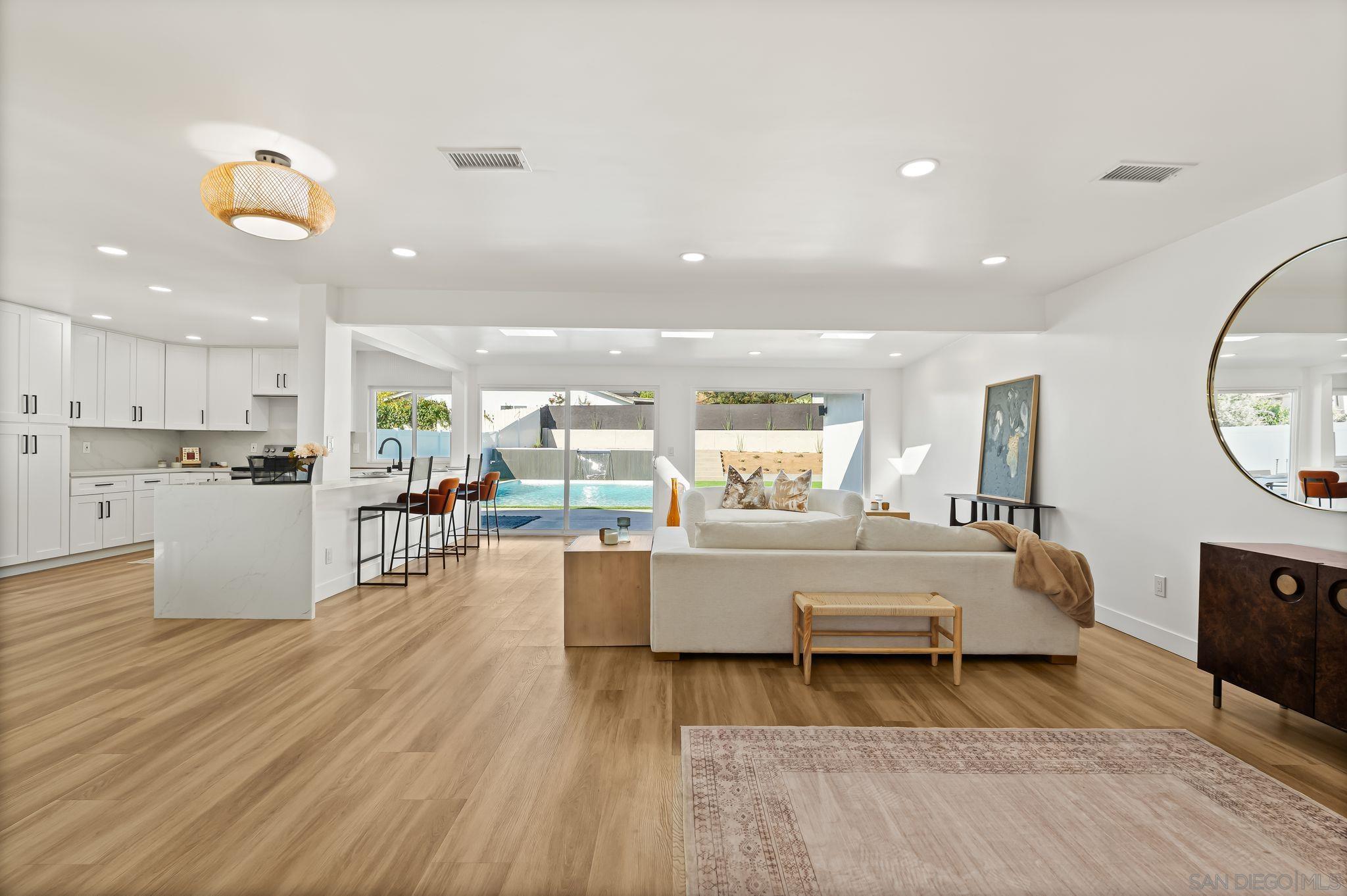 Detail Gallery Image 3 of 32 For 1110  Sea Village Dr, Cardiff By The Sea,  CA 92007 - 5 Beds | 3 Baths