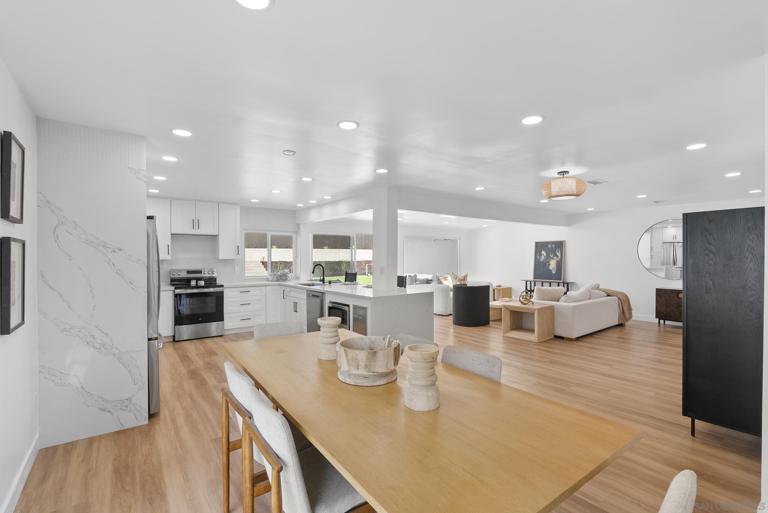 Detail Gallery Image 21 of 40 For 1110  Sea Village Dr, Cardiff By The Sea,  CA 92007 - 5 Beds | 3 Baths