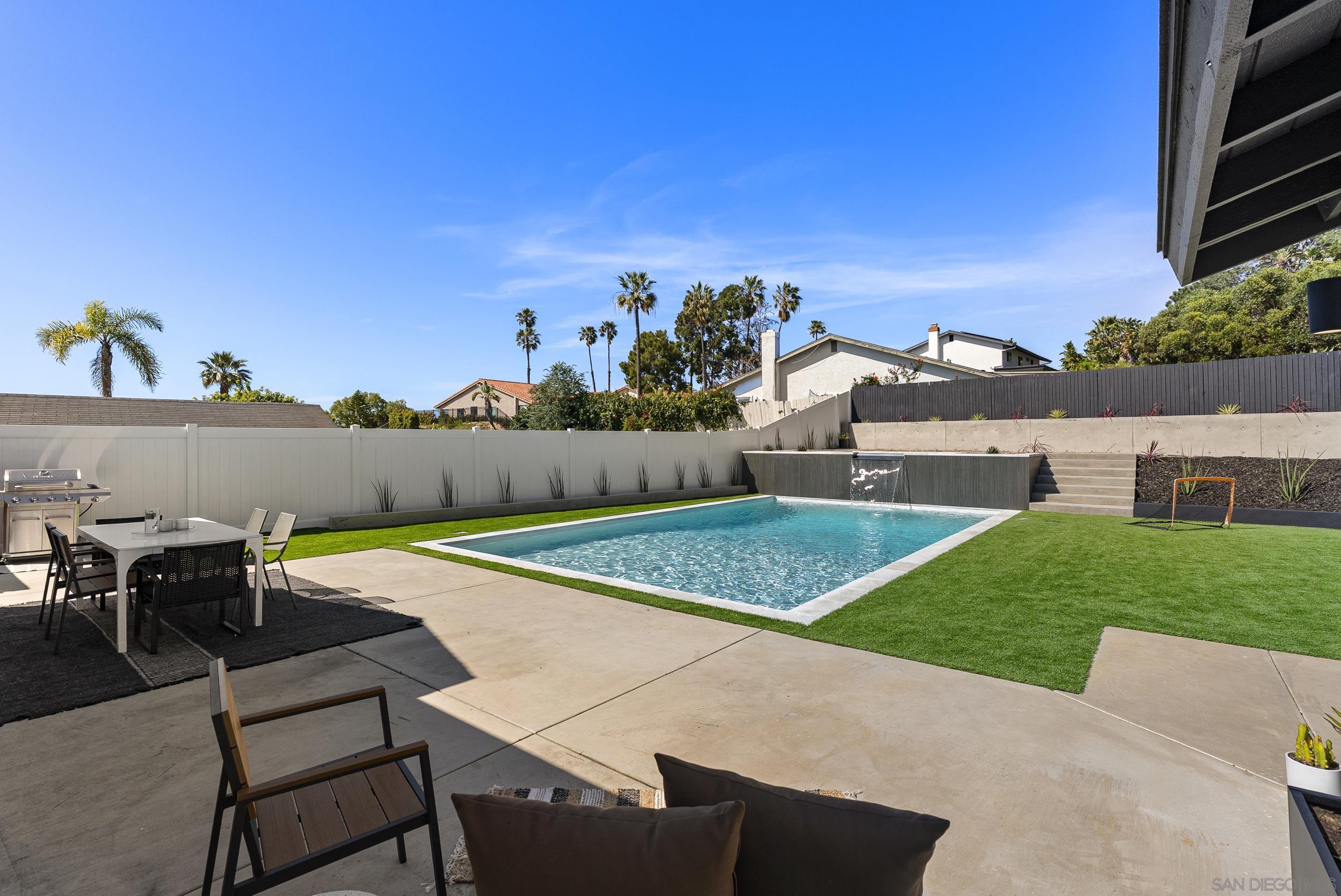 Detail Gallery Image 22 of 40 For 1110  Sea Village Dr, Cardiff By The Sea,  CA 92007 - 5 Beds | 3 Baths