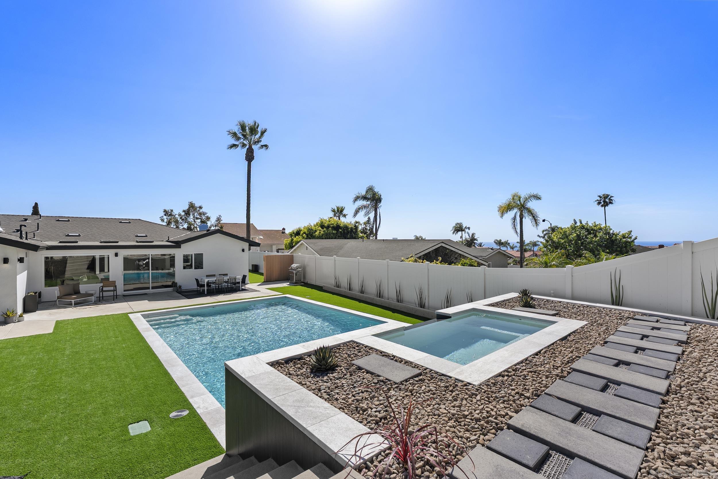 Detail Gallery Image 24 of 40 For 1110  Sea Village Dr, Cardiff By The Sea,  CA 92007 - 5 Beds | 3 Baths