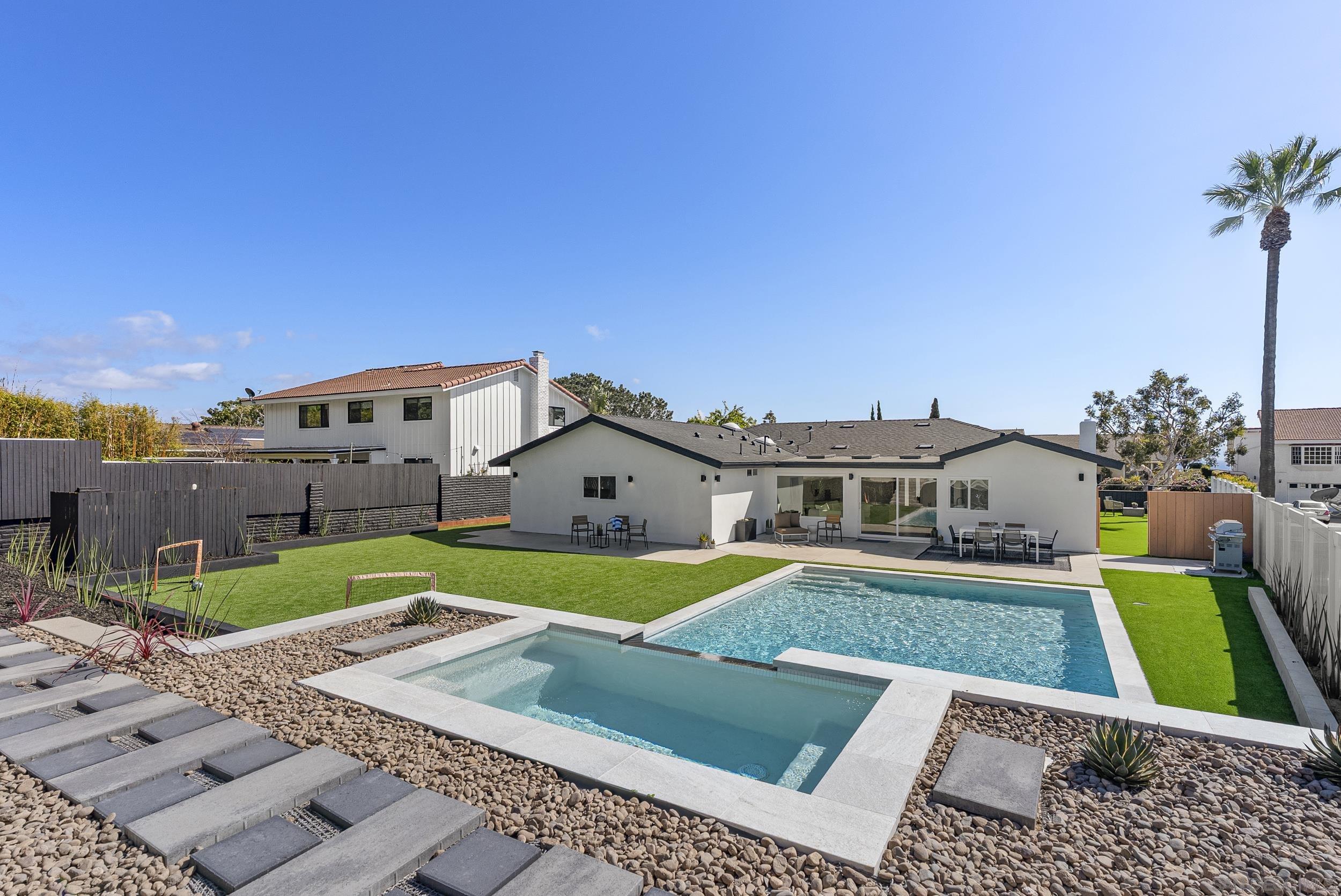 Detail Gallery Image 25 of 40 For 1110  Sea Village Dr, Cardiff By The Sea,  CA 92007 - 5 Beds | 3 Baths