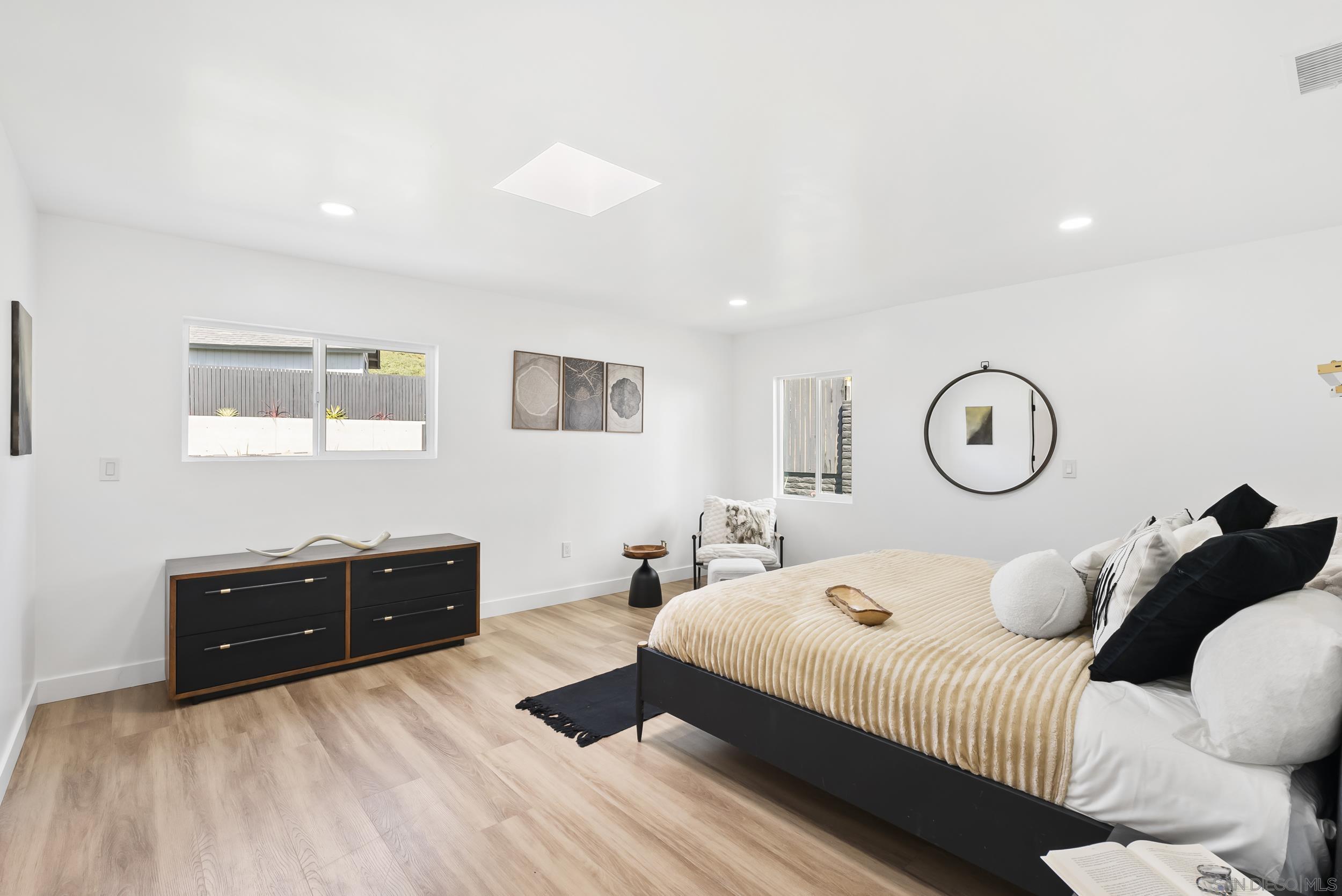 Detail Gallery Image 27 of 40 For 1110  Sea Village Dr, Cardiff By The Sea,  CA 92007 - 5 Beds | 3 Baths