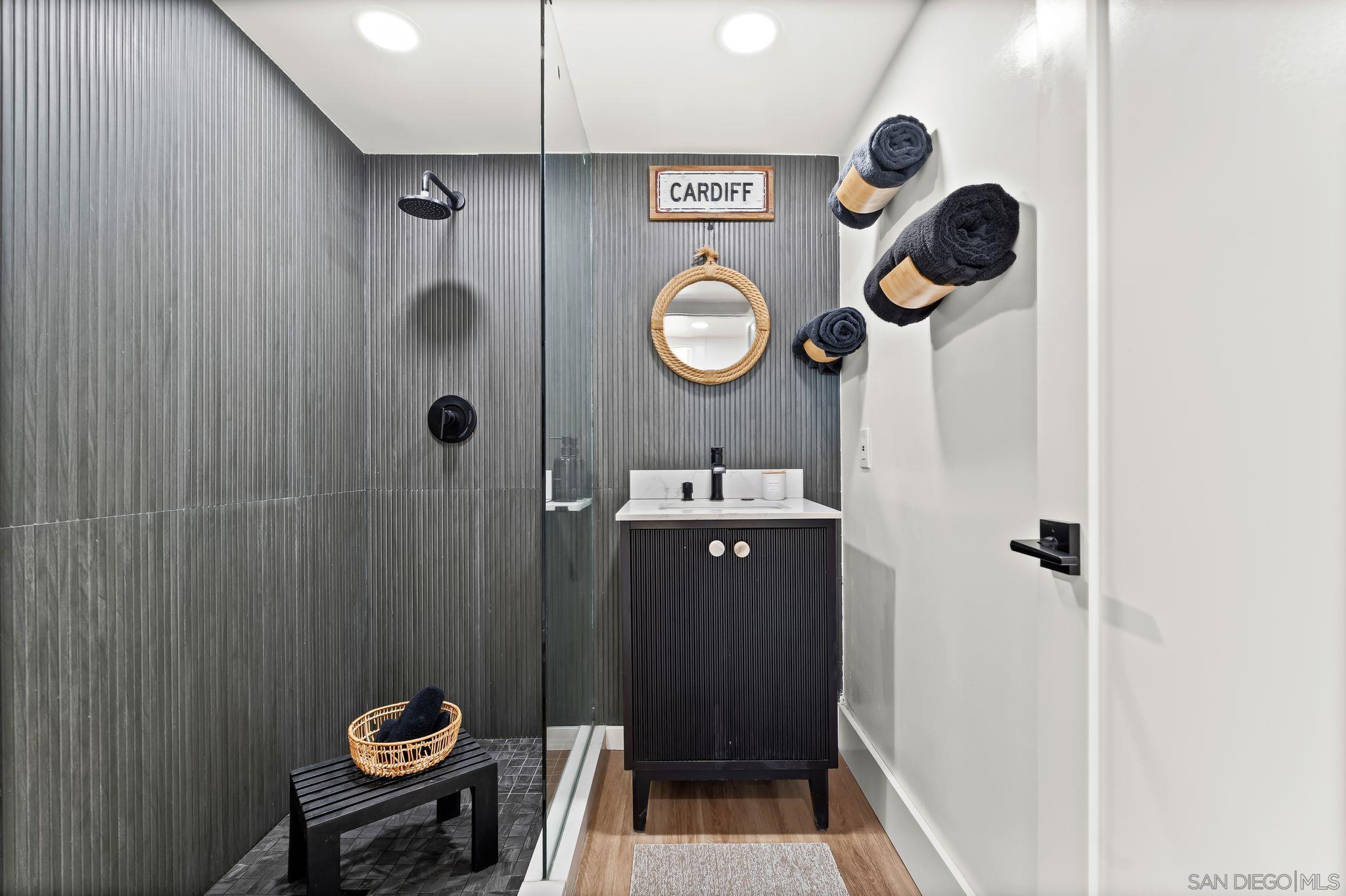 Detail Gallery Image 29 of 32 For 1110  Sea Village Dr, Cardiff By The Sea,  CA 92007 - 5 Beds | 3 Baths