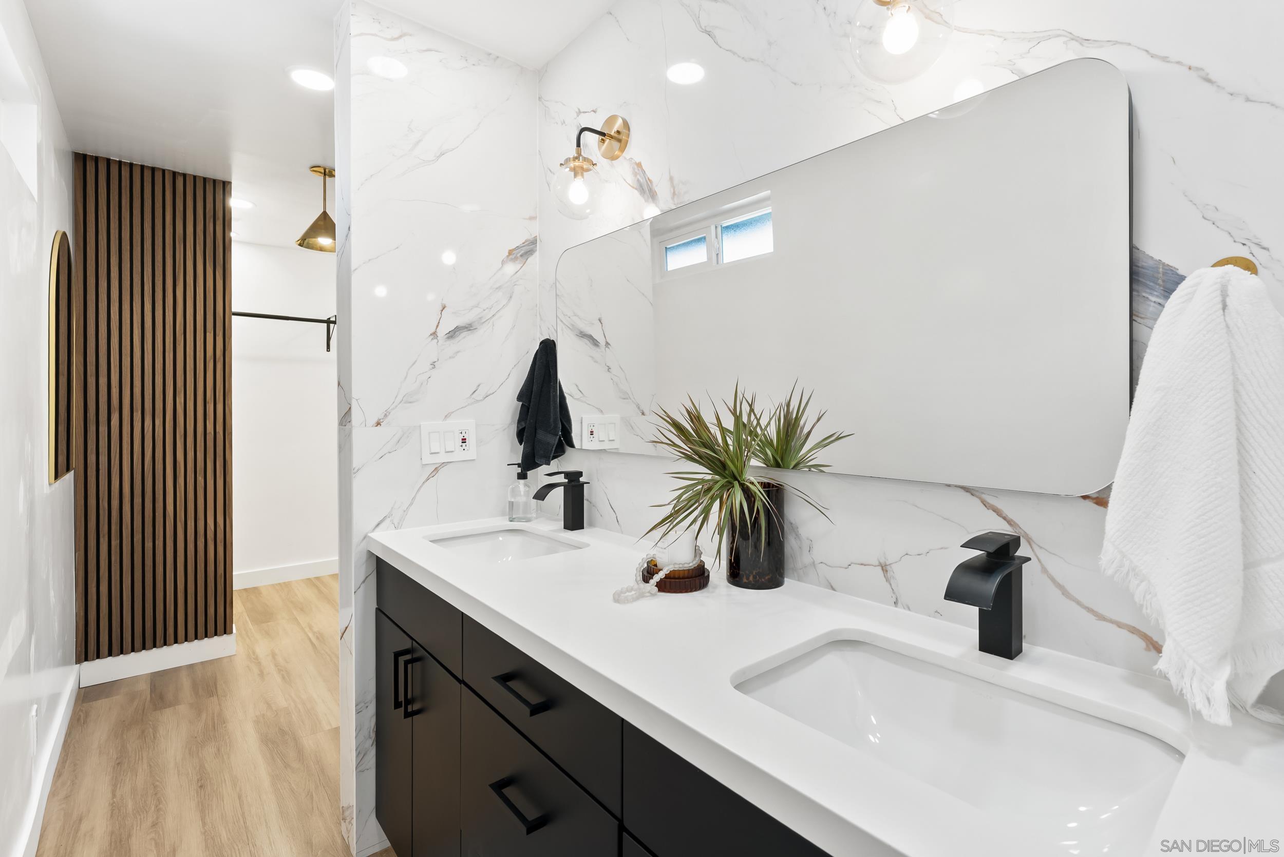 Detail Gallery Image 30 of 40 For 1110  Sea Village Dr, Cardiff By The Sea,  CA 92007 - 5 Beds | 3 Baths