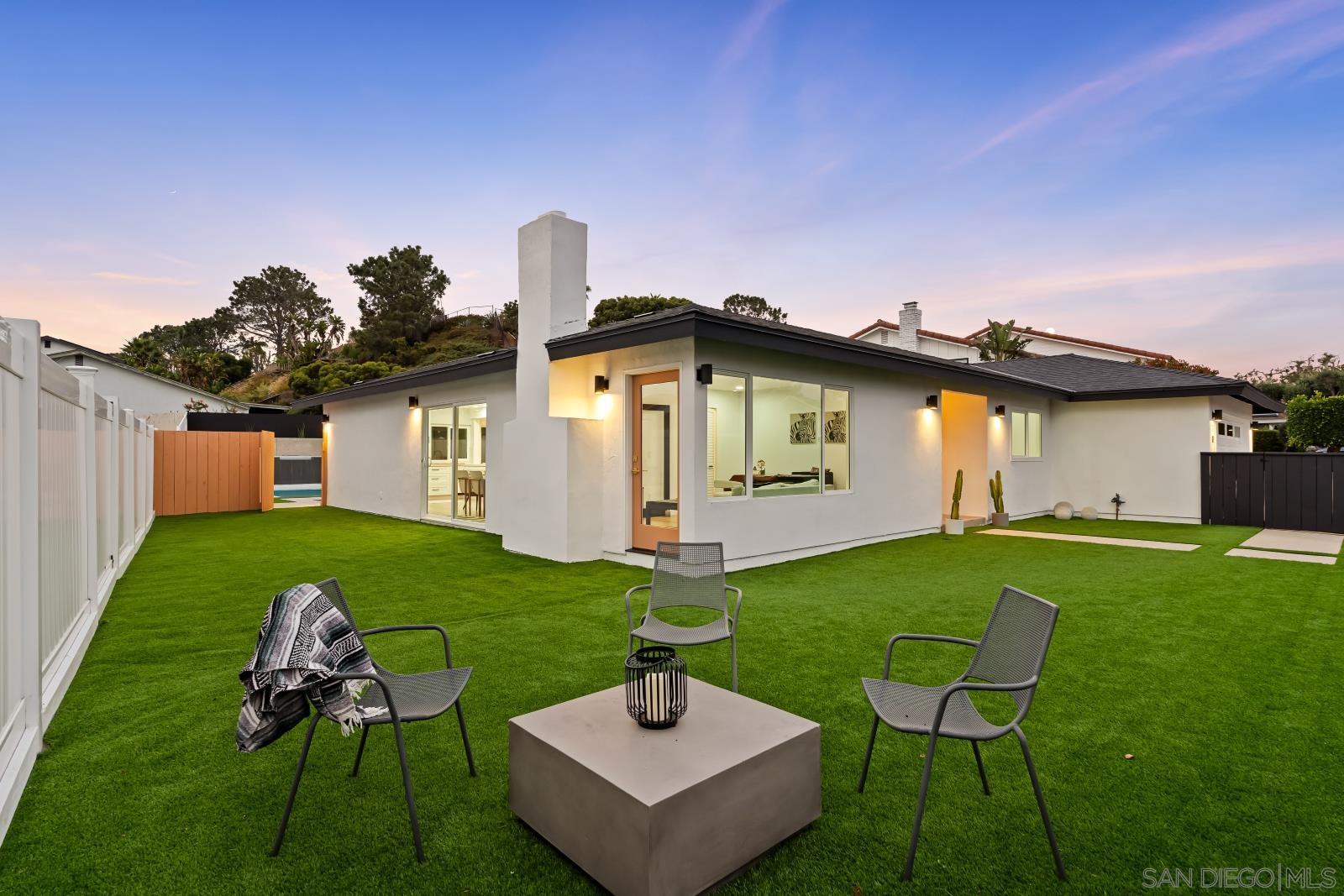 Detail Gallery Image 31 of 32 For 1110  Sea Village Dr, Cardiff By The Sea,  CA 92007 - 5 Beds | 3 Baths