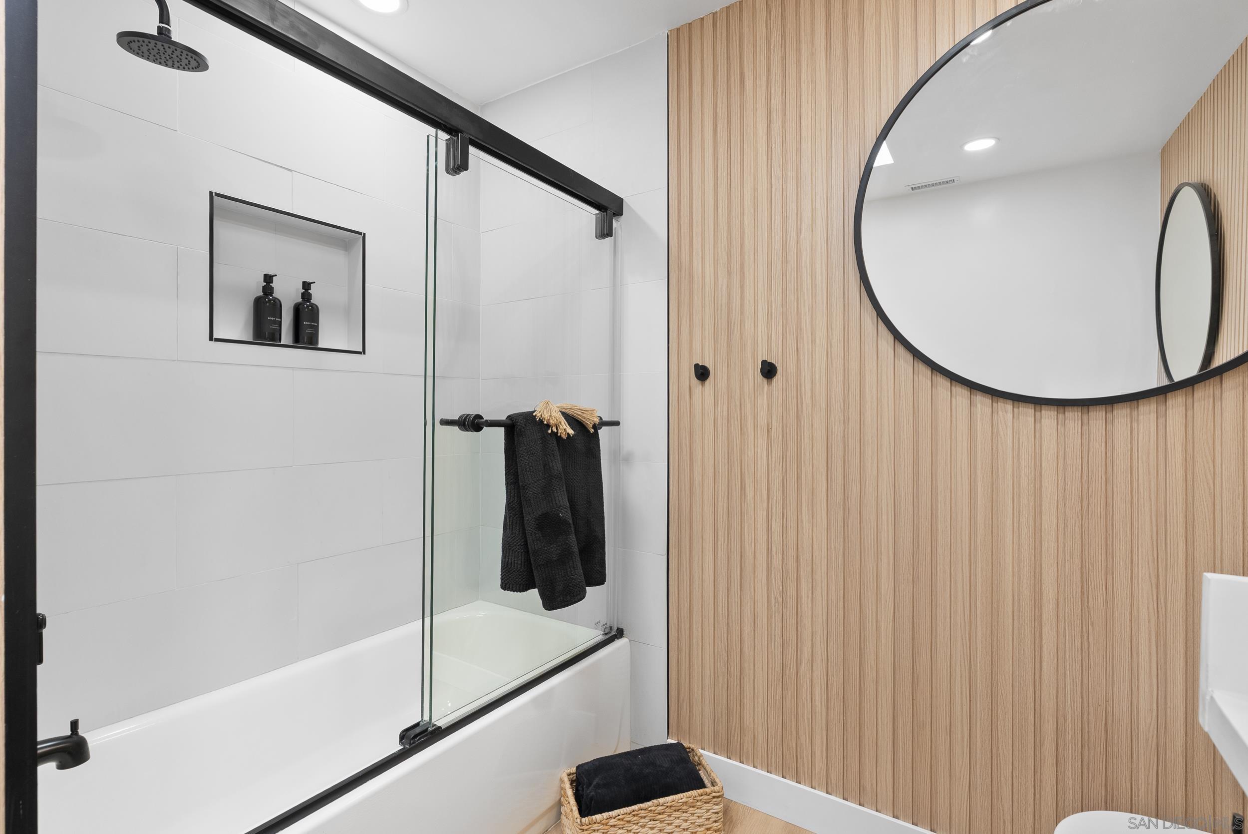 Detail Gallery Image 33 of 40 For 1110  Sea Village Dr, Cardiff By The Sea,  CA 92007 - 5 Beds | 3 Baths