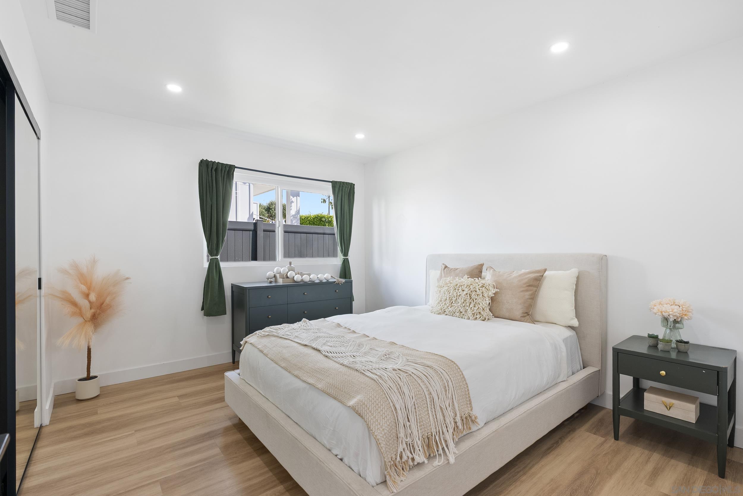 Detail Gallery Image 34 of 40 For 1110  Sea Village Dr, Cardiff By The Sea,  CA 92007 - 5 Beds | 3 Baths