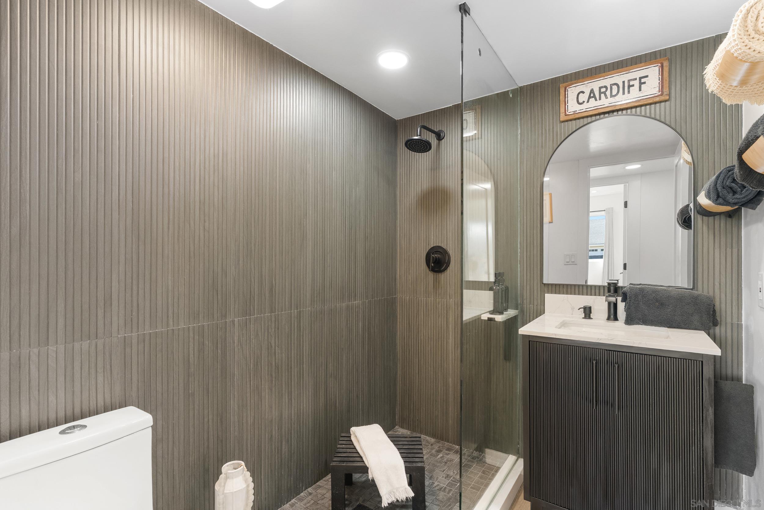 Detail Gallery Image 35 of 40 For 1110  Sea Village Dr, Cardiff By The Sea,  CA 92007 - 5 Beds | 3 Baths