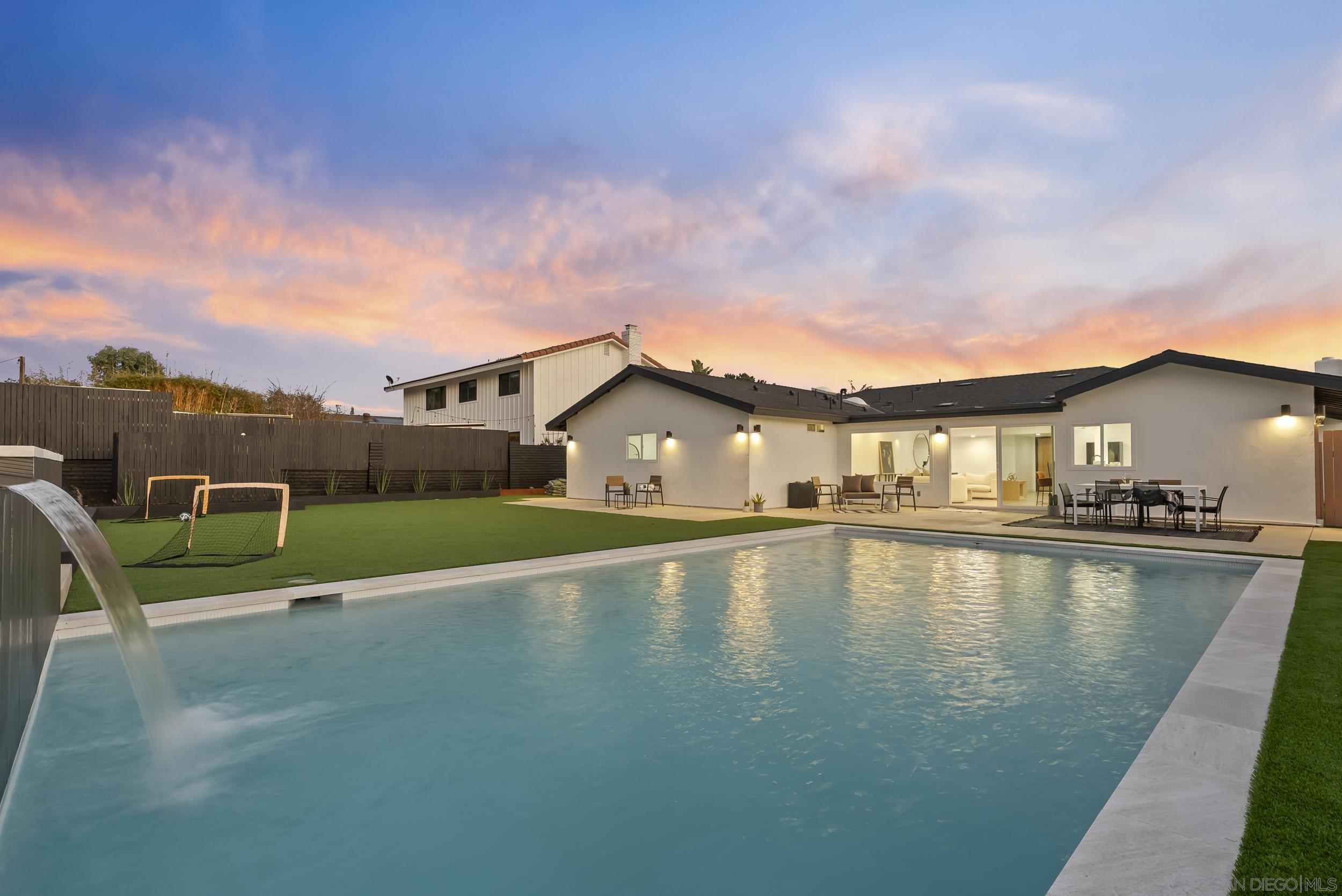 Detail Gallery Image 37 of 40 For 1110  Sea Village Dr, Cardiff By The Sea,  CA 92007 - 5 Beds | 3 Baths