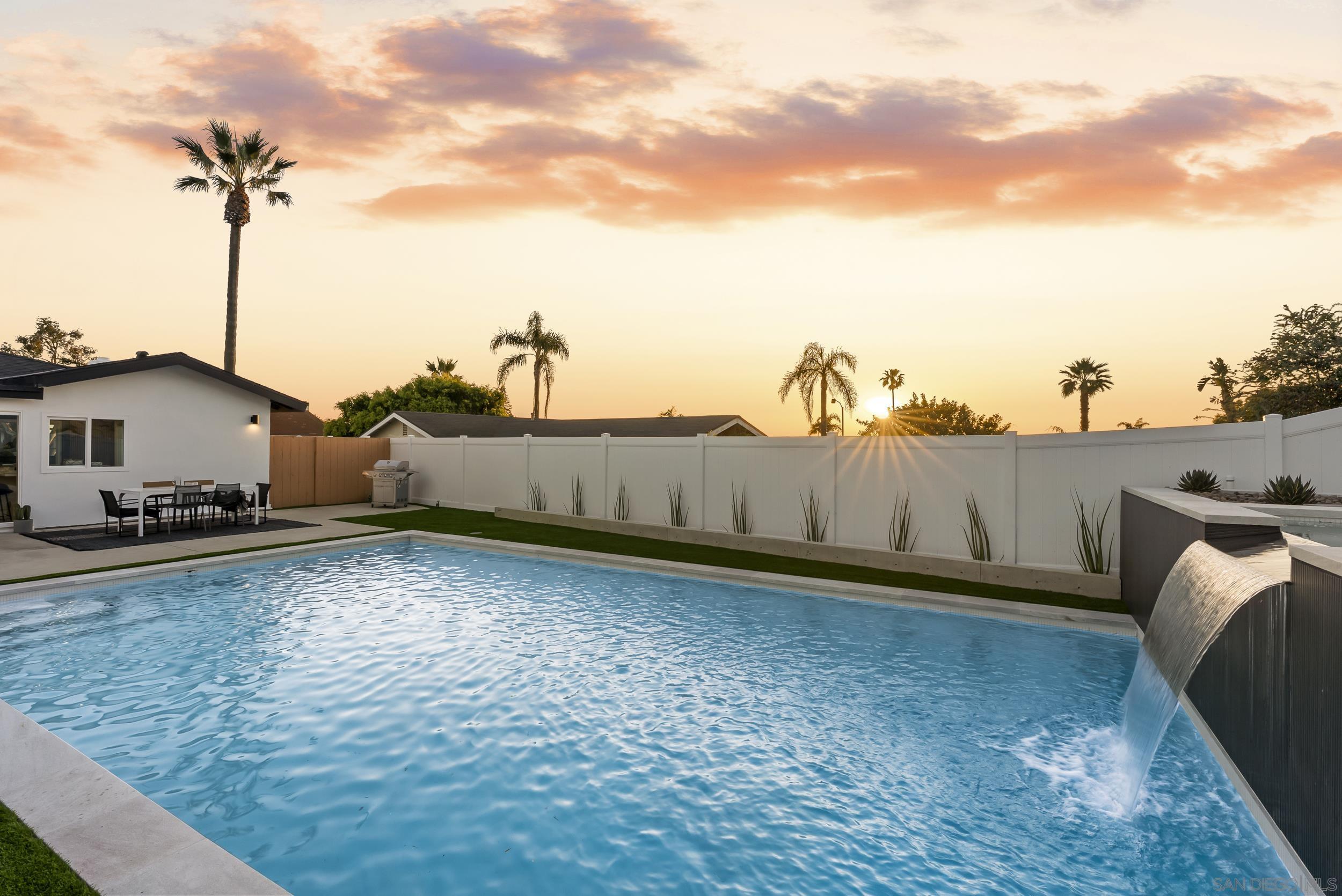 Detail Gallery Image 38 of 40 For 1110  Sea Village Dr, Cardiff By The Sea,  CA 92007 - 5 Beds | 3 Baths