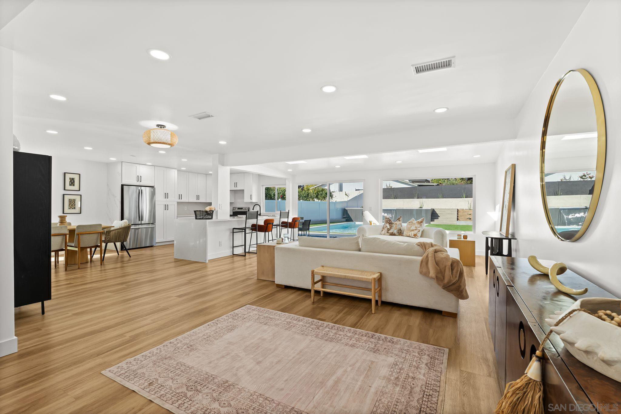 Detail Gallery Image 9 of 32 For 1110  Sea Village Dr, Cardiff By The Sea,  CA 92007 - 5 Beds | 3 Baths