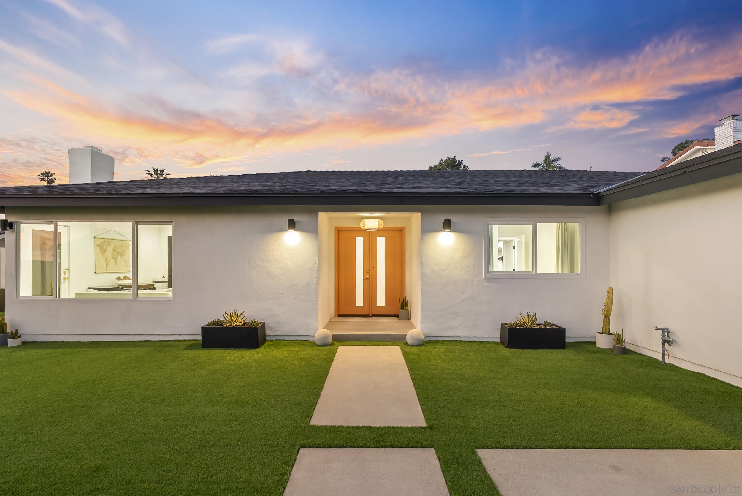 Detail Gallery Image 10 of 40 For 1110  Sea Village Dr, Cardiff By The Sea,  CA 92007 - 5 Beds | 3 Baths