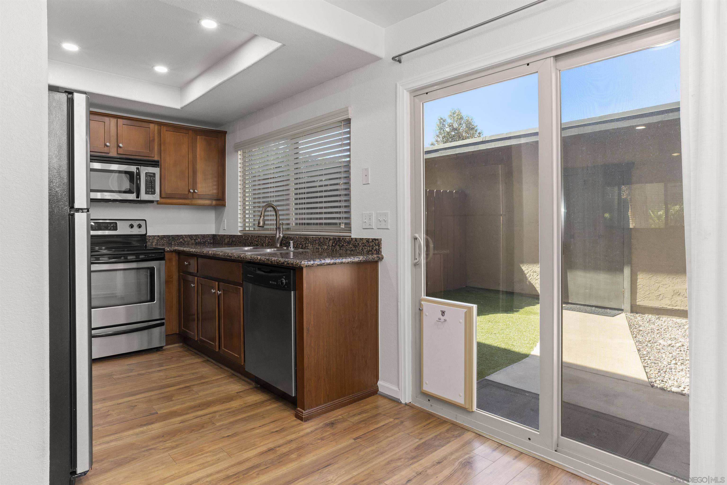 Detail Gallery Image 9 of 35 For 1417  N Broadway  #B,  Escondido,  CA 92026 - 2 Beds | 1/1 Baths