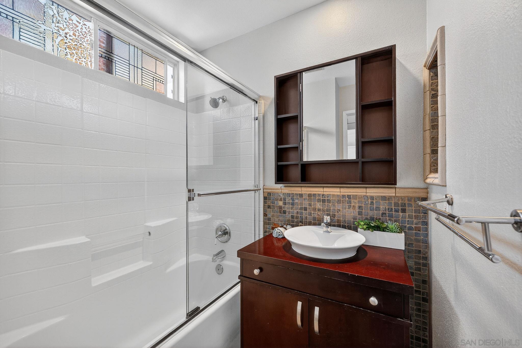 Detail Gallery Image 17 of 21 For 1435  Robinson Ave, San Diego,  CA 92103 - 2 Beds | 2/1 Baths