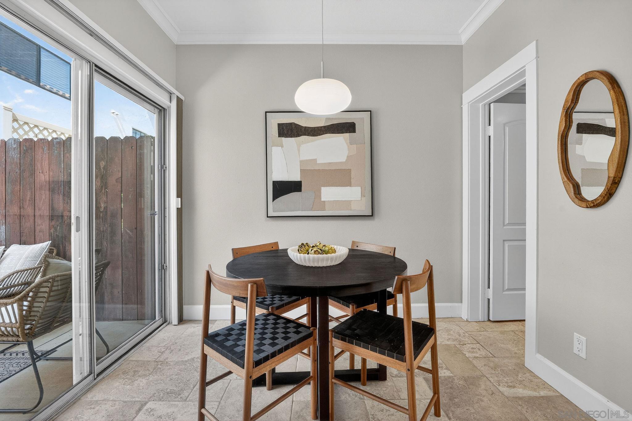 Detail Gallery Image 3 of 21 For 1435  Robinson Ave, San Diego,  CA 92103 - 2 Beds | 2/1 Baths