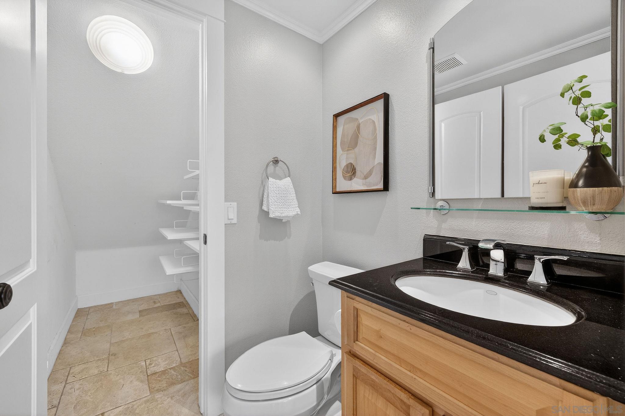 Detail Gallery Image 4 of 21 For 1435  Robinson Ave, San Diego,  CA 92103 - 2 Beds | 2/1 Baths