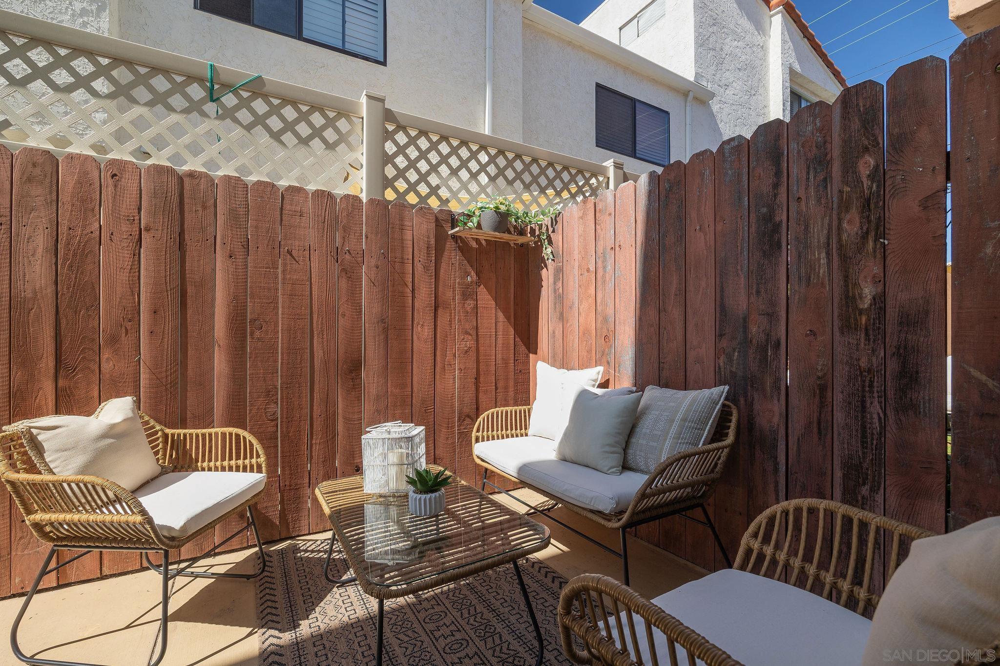 Detail Gallery Image 5 of 21 For 1435  Robinson Ave, San Diego,  CA 92103 - 2 Beds | 2/1 Baths