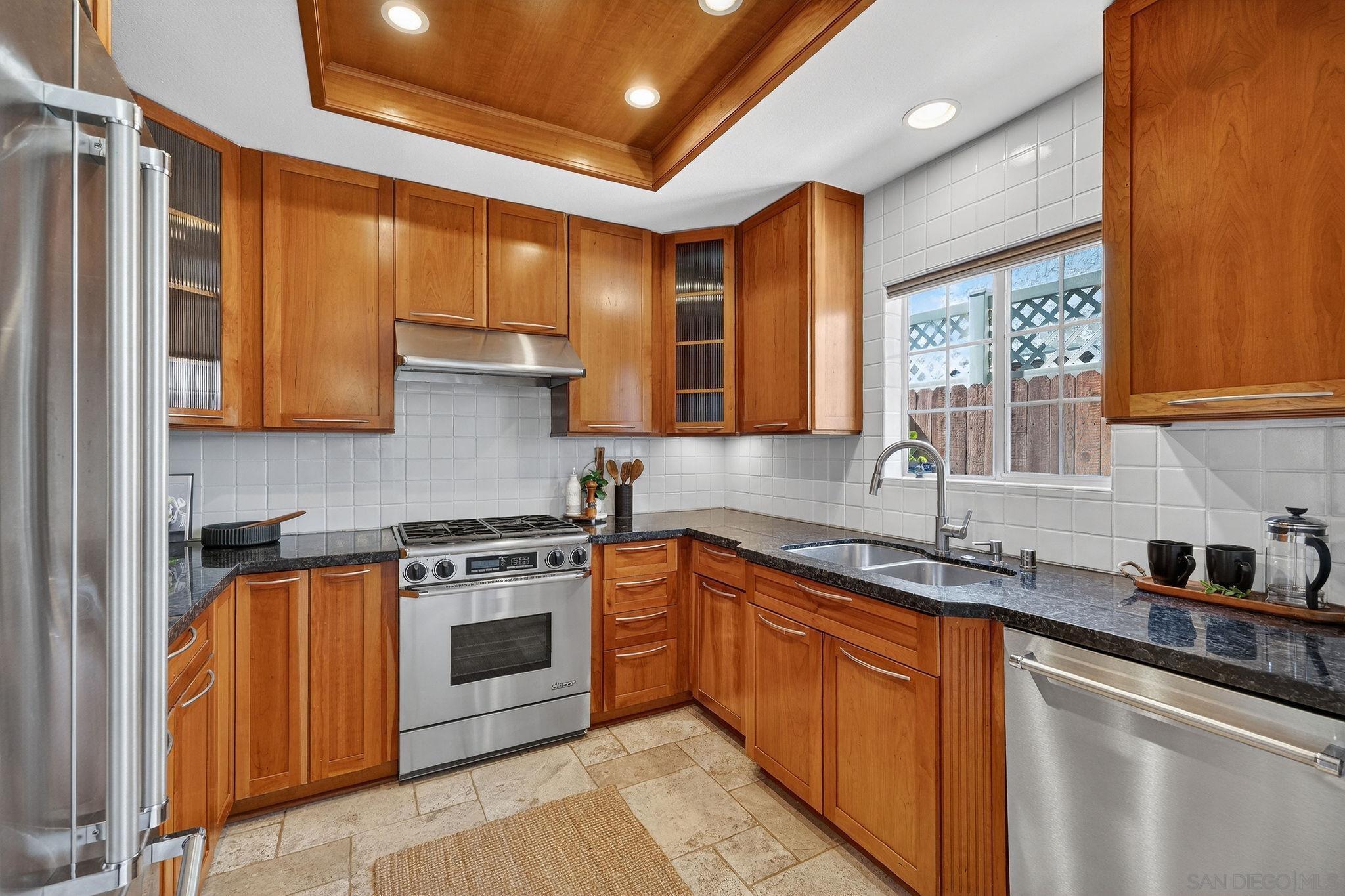 Detail Gallery Image 7 of 21 For 1435  Robinson Ave, San Diego,  CA 92103 - 2 Beds | 2/1 Baths