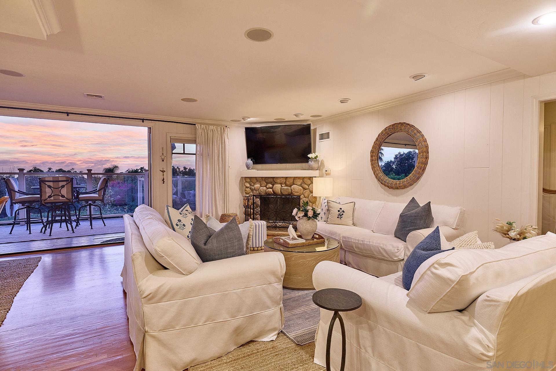 Detail Gallery Image 2 of 48 For 743  Marsolan Ave, Solana Beach,  CA 92075 - 5 Beds | 3 Baths