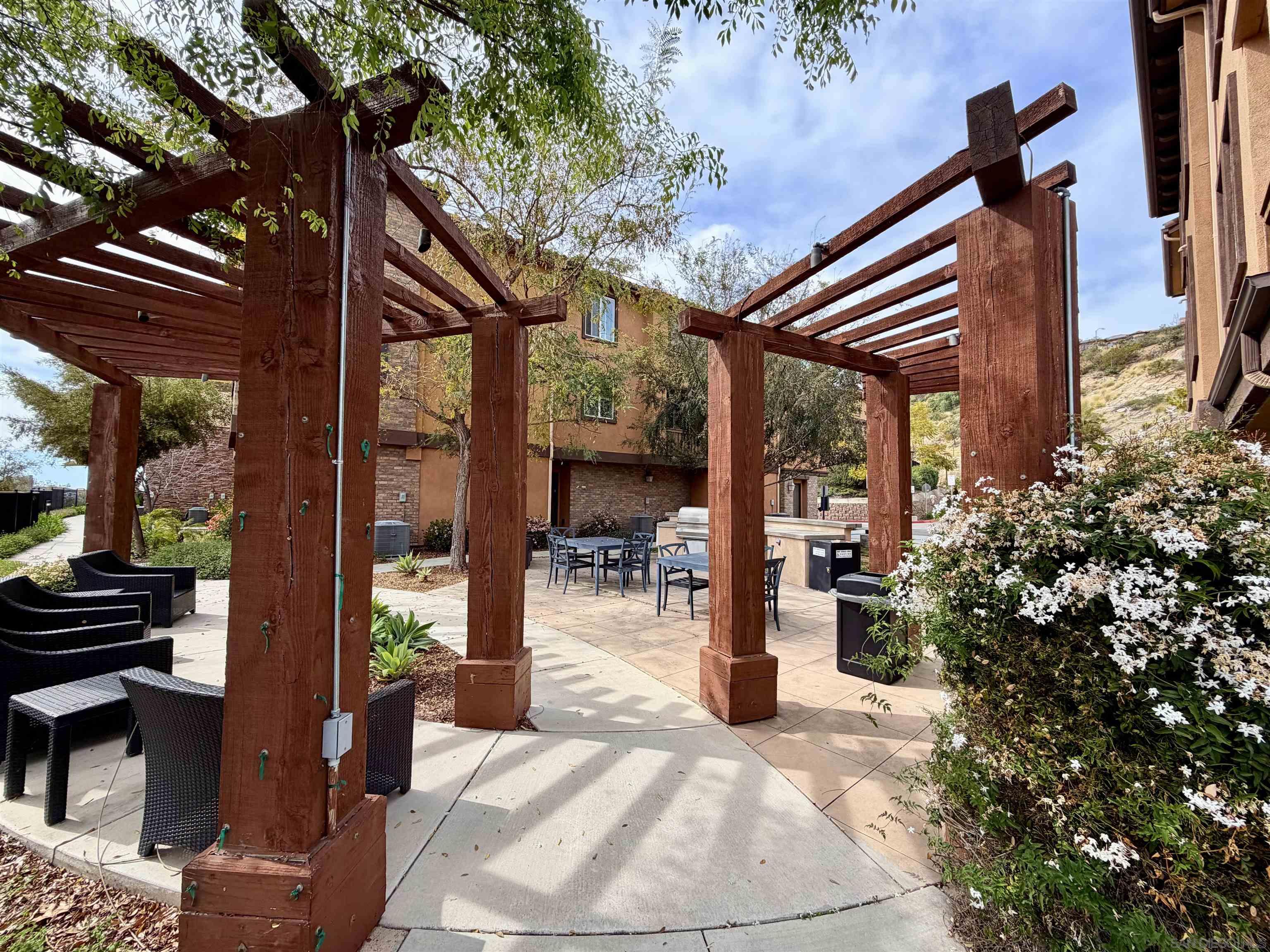 Detail Gallery Image 5 of 40 For 415  Mission Villas Road, San Marcos,  CA 92069 - 3 Beds | 3/1 Baths